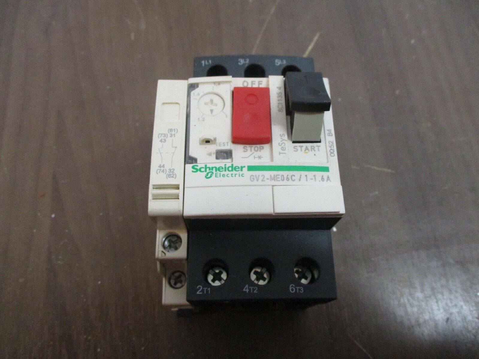 Schneider Electric Manual Starter GV2-ME06C Trip: 1-1.6A w/ Aux Contact Used