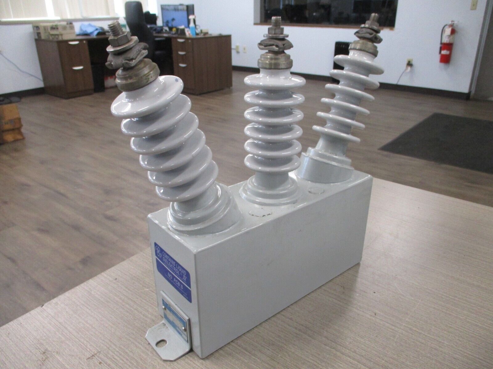 GE Capacitor 18L15UJ 1.5VF 4160/2400 VAC 50/60HZ 3P 110KV BIL Used