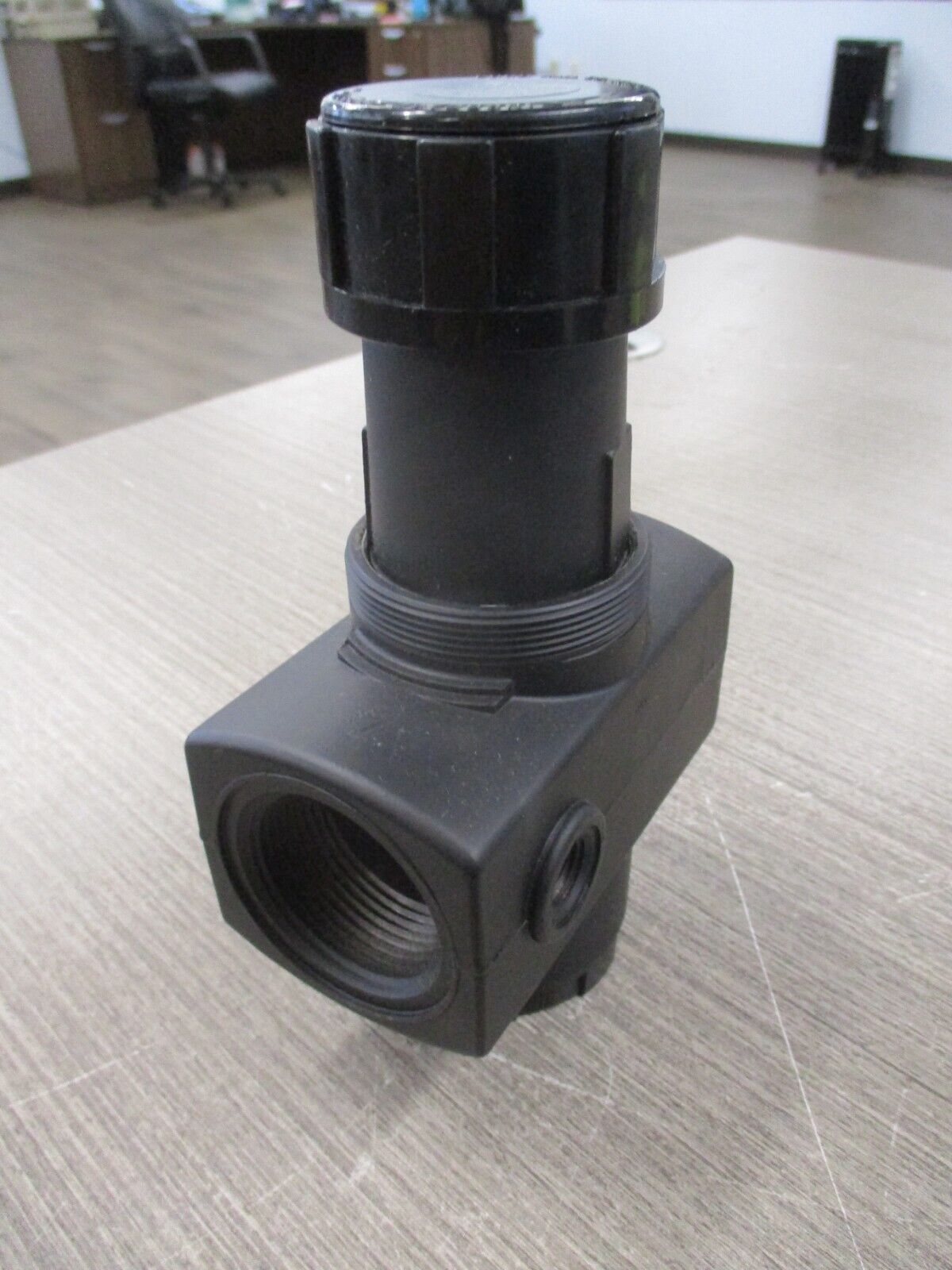 Norgren Pressure Regulator R17-A00-RGLA 175F Max New Surplus