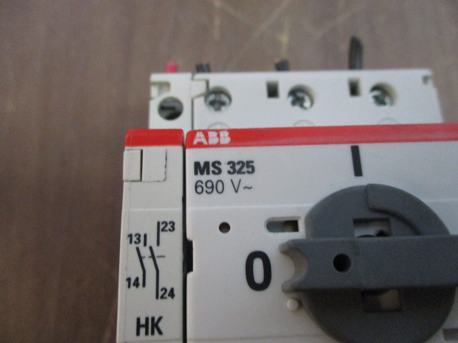 ABB Manual Starter MS 325 Trip: 4.0-6.3A 600V w/ Aux Contact Used