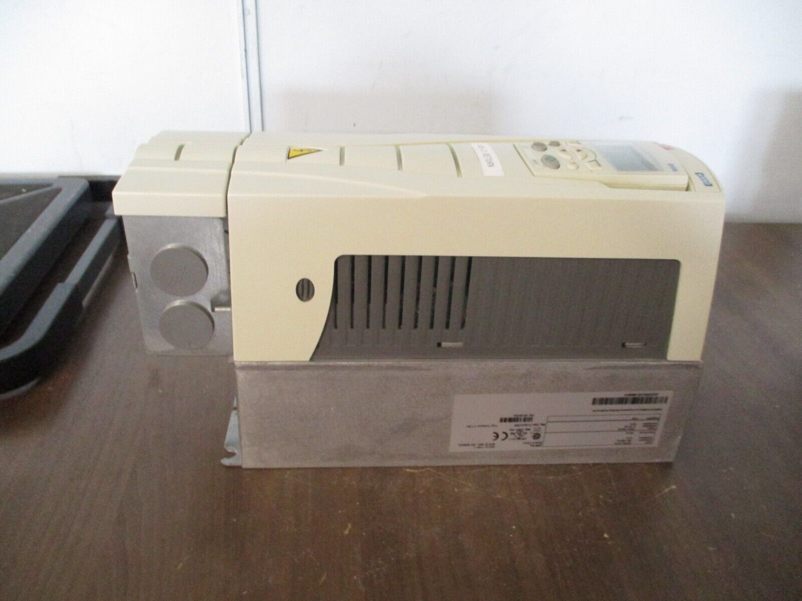 ABB ACH550 AC Drive ACH550-UH-08A8-4 5HP 3Ph w/ Keypad Used