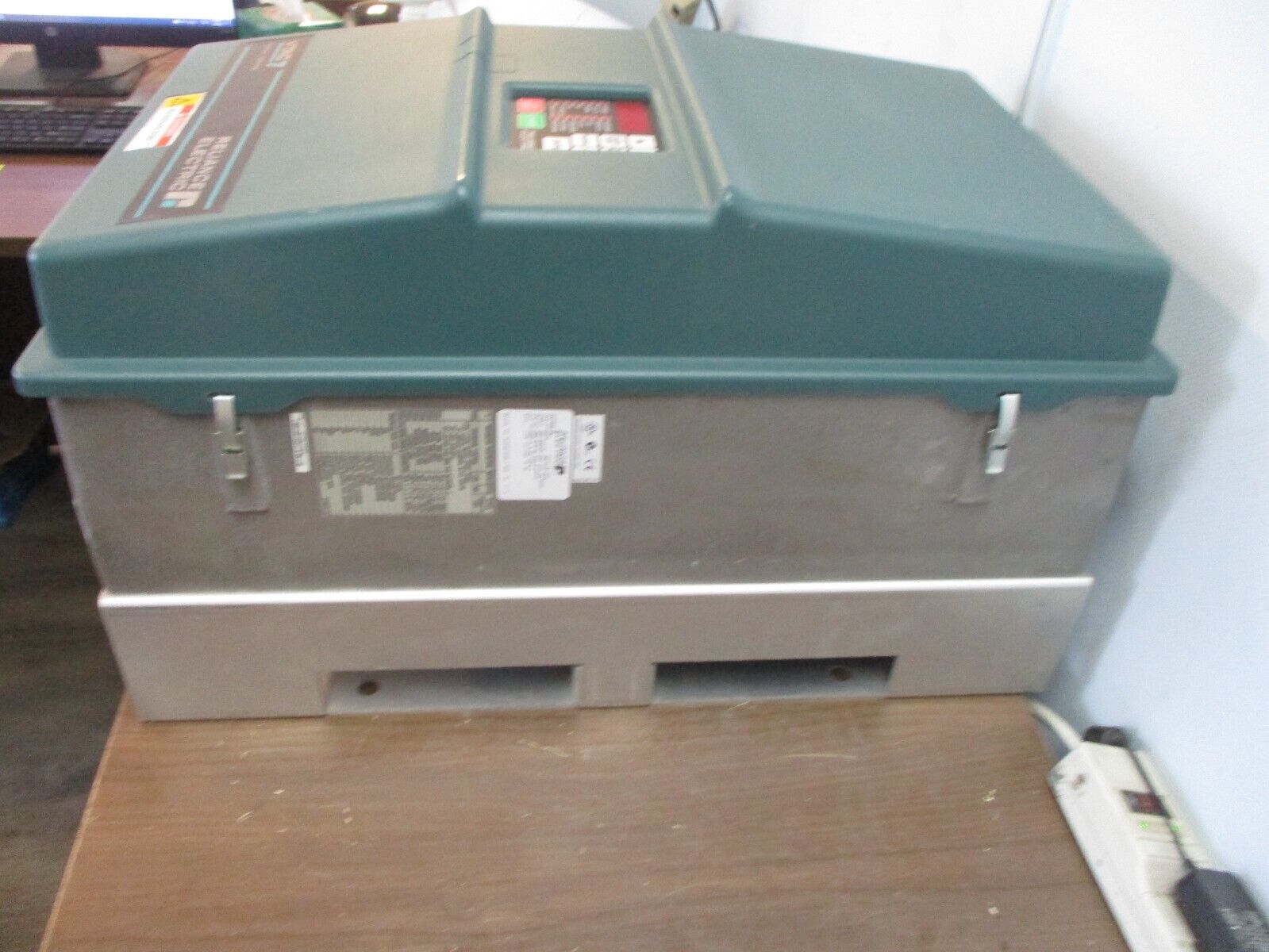 Reliance VTAC 7 GV3000/SE AC Drive 40V4260 40HP Type 12 Enclosure Used