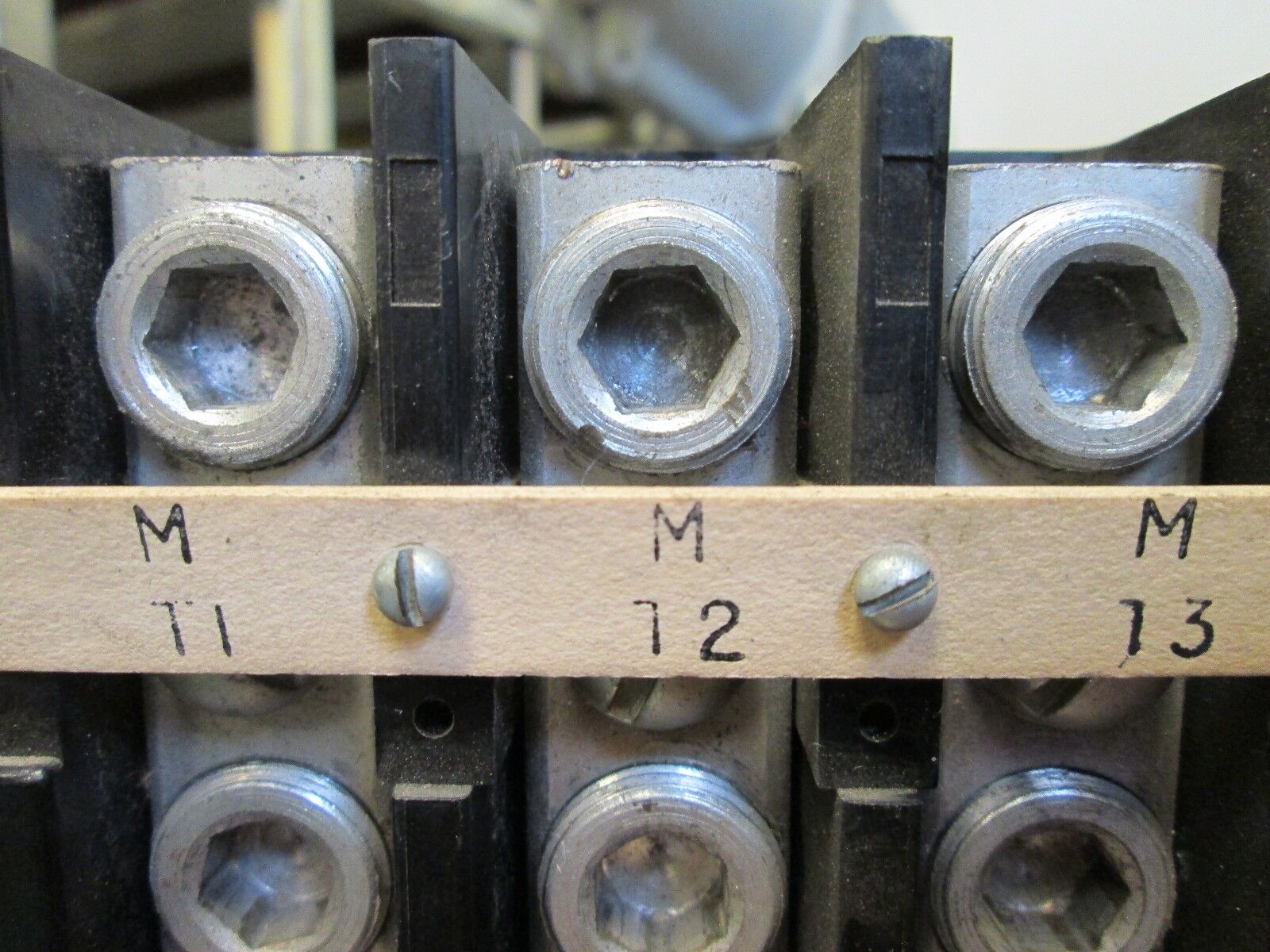 Cutler-Hammer Terminal Block 10987H3 3P Used