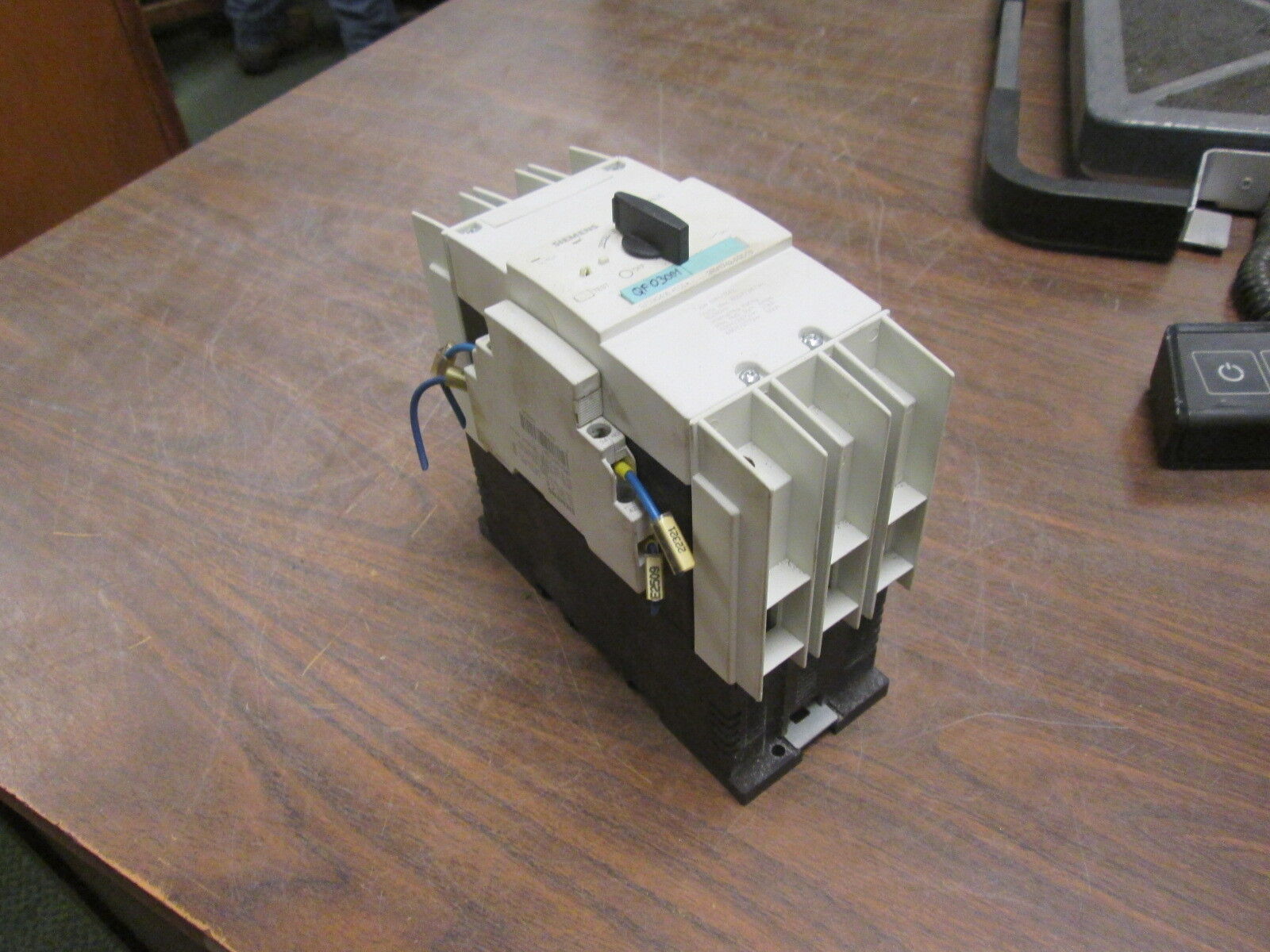 Siemens Sirius Motor Protector 3RV1742-5GD10 40A 600V w/ Aux Contact Used