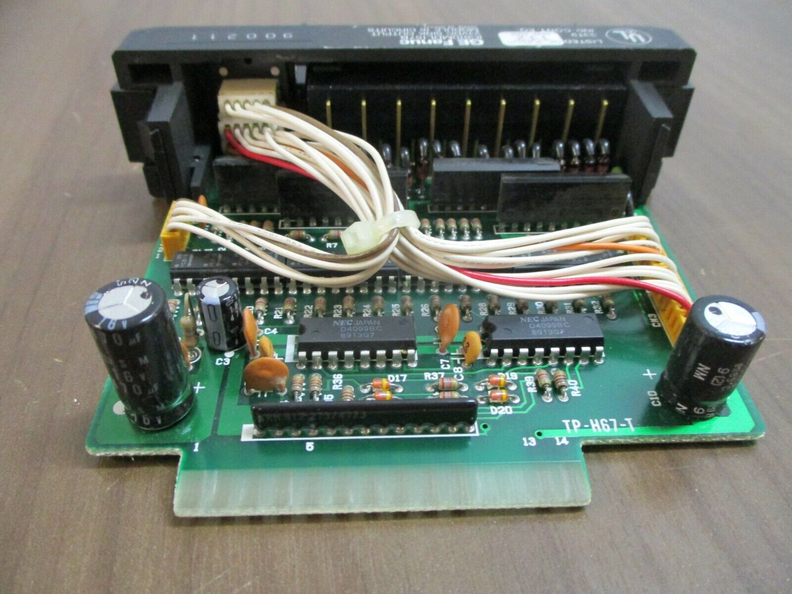 GE Fanuc 24VDC Sink Output Module IC610MDL157B 16-Circuit, Used