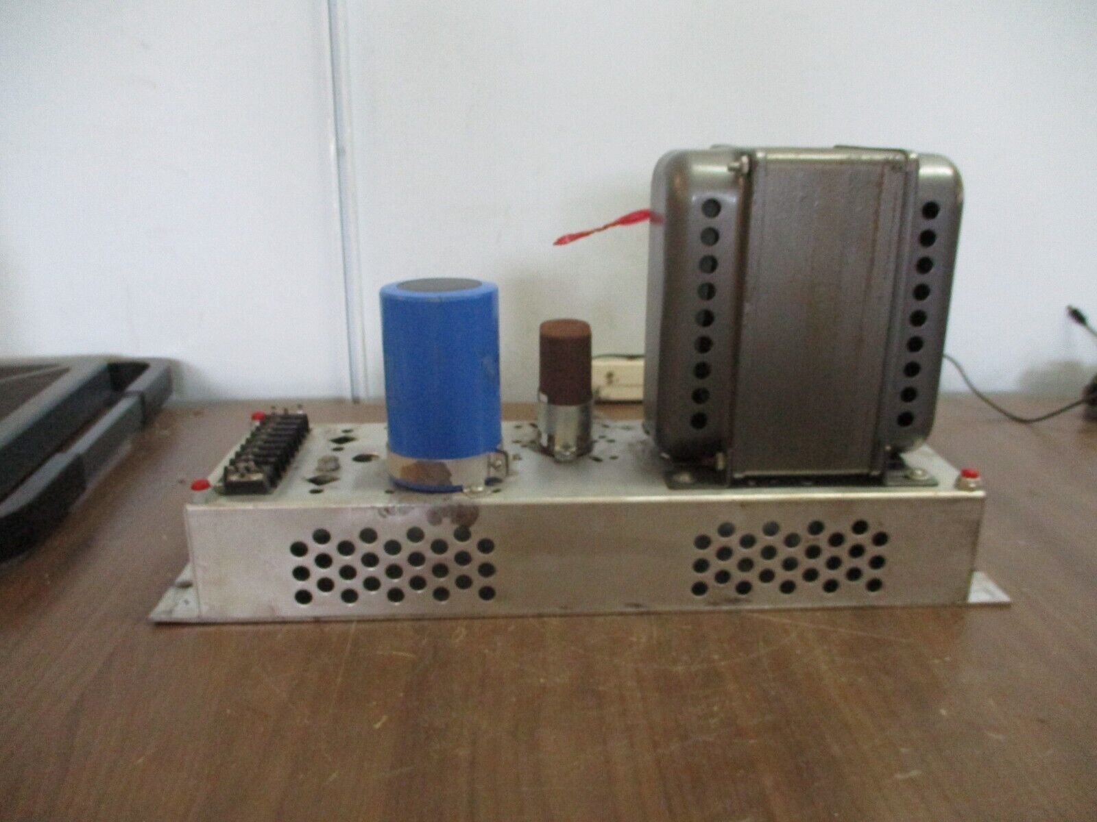Sola DC Power Supply 28-1125 Input: 100-130VAC 60Hz Output: 125VDC 2A Used