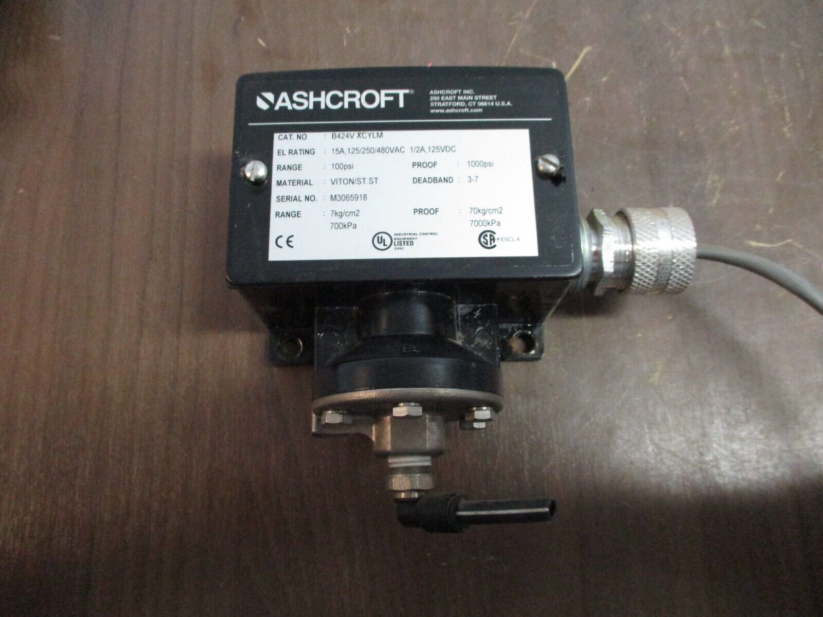 Ashcroft Pressure Switch B424V XCYLM Range: 100psi 15A 125/250/480VAC Used