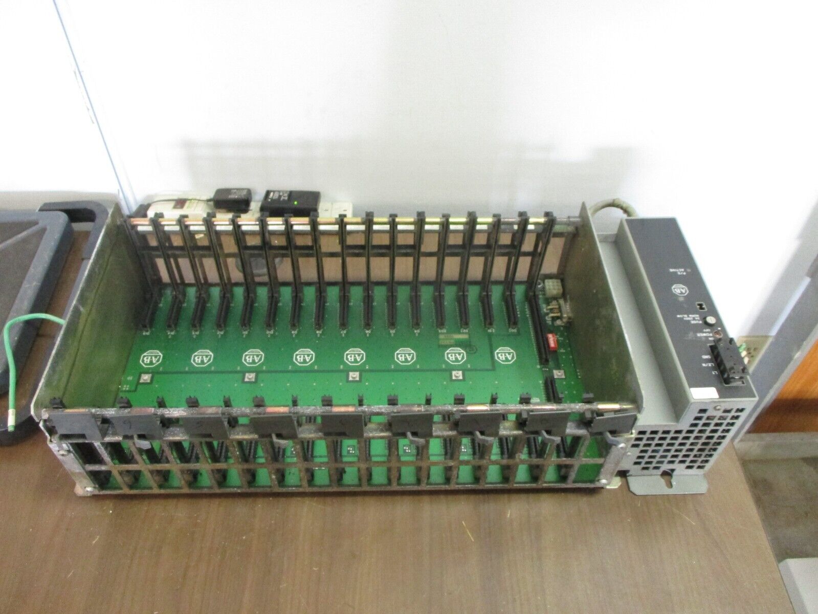 Allen-Bradley I/O Chassis w/ Power Supply 1771-A4B / 17771-P7 16-Slot Used
