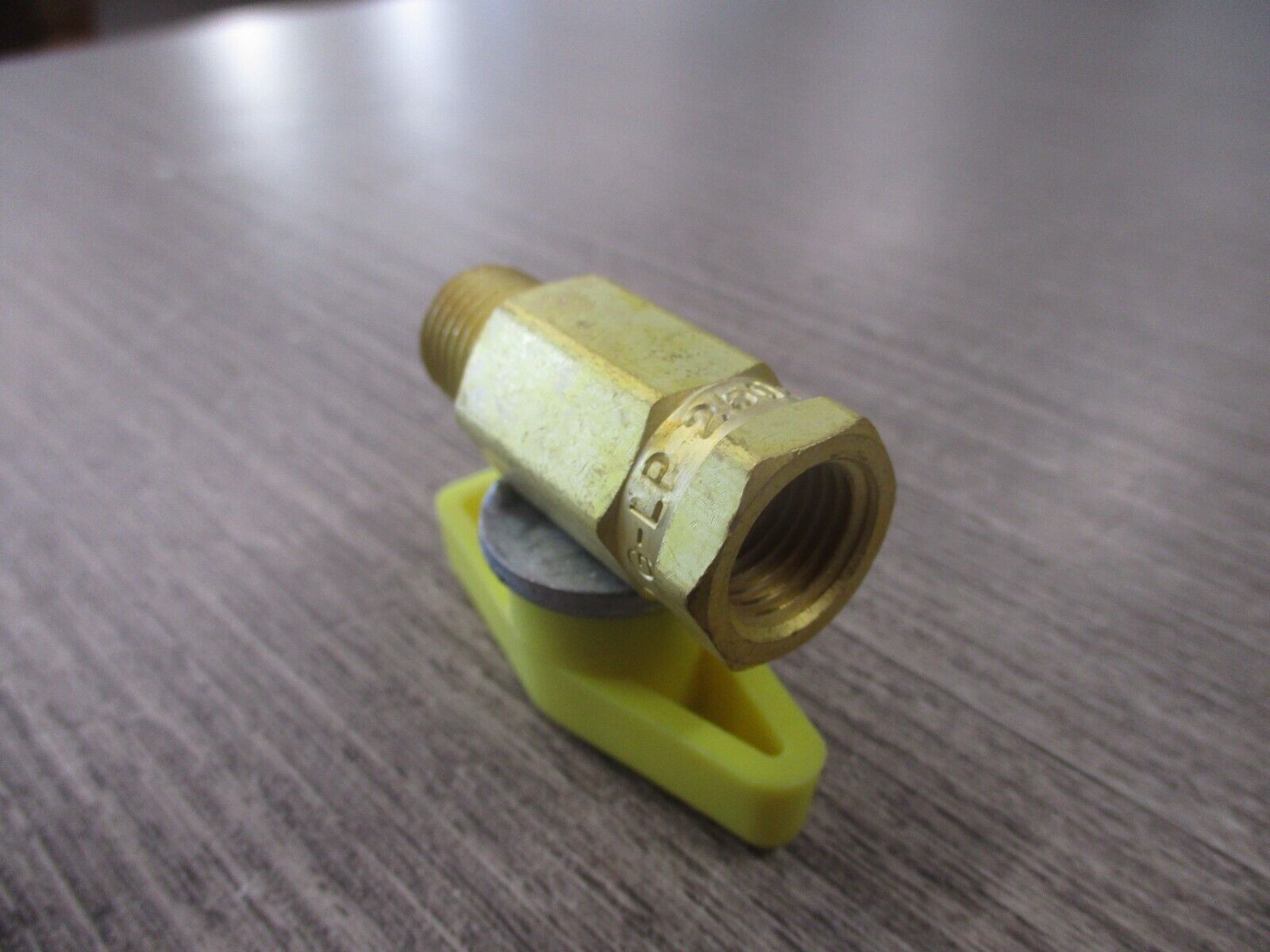 SMC Quick Change Propane Valve G-LP 250 PSI New Surplus