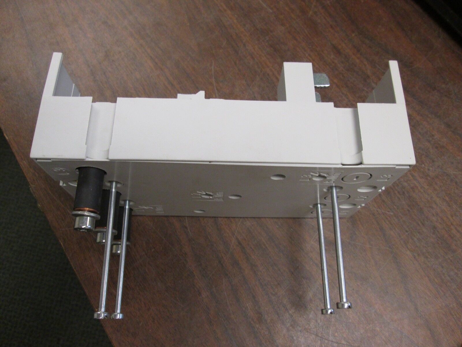 Wohner Eques Power Connector Buss Adapter 60250.1-L 250A 600V 3Ph 32 140 Used