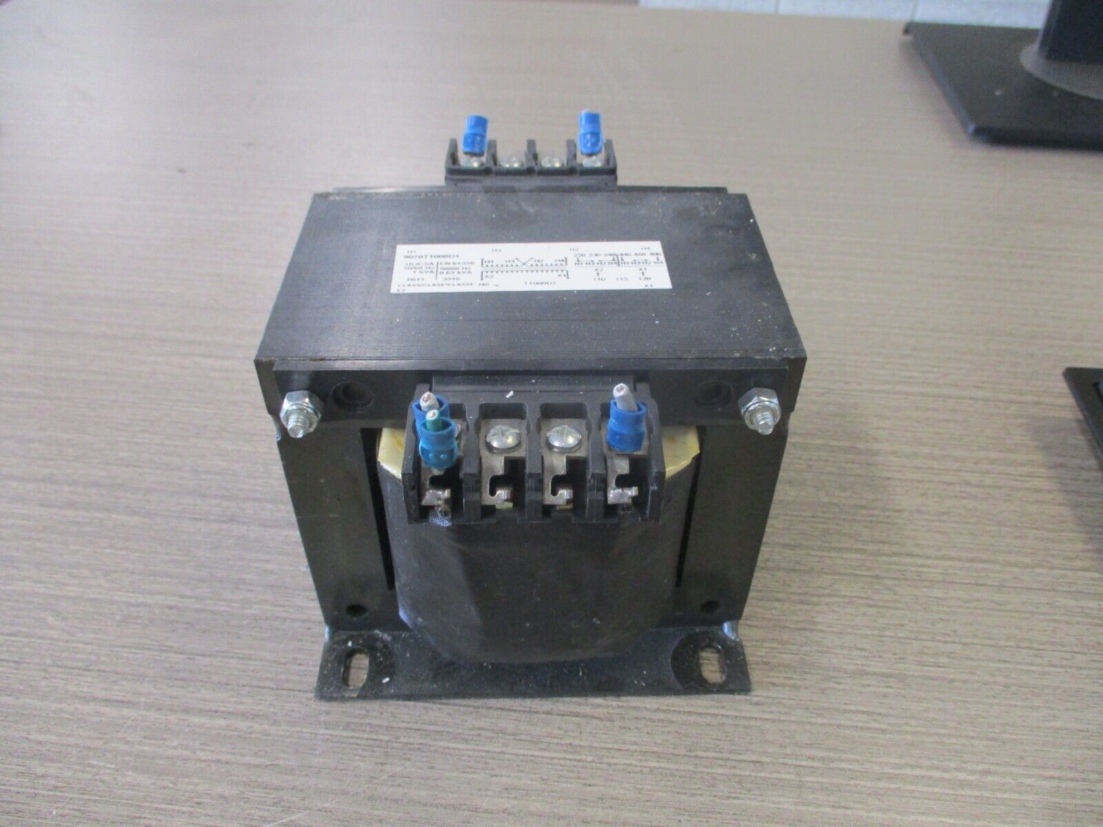 Square D Transformer 9070T1000D1 1KVA Pri:240/480, Sec: 120V .Used.