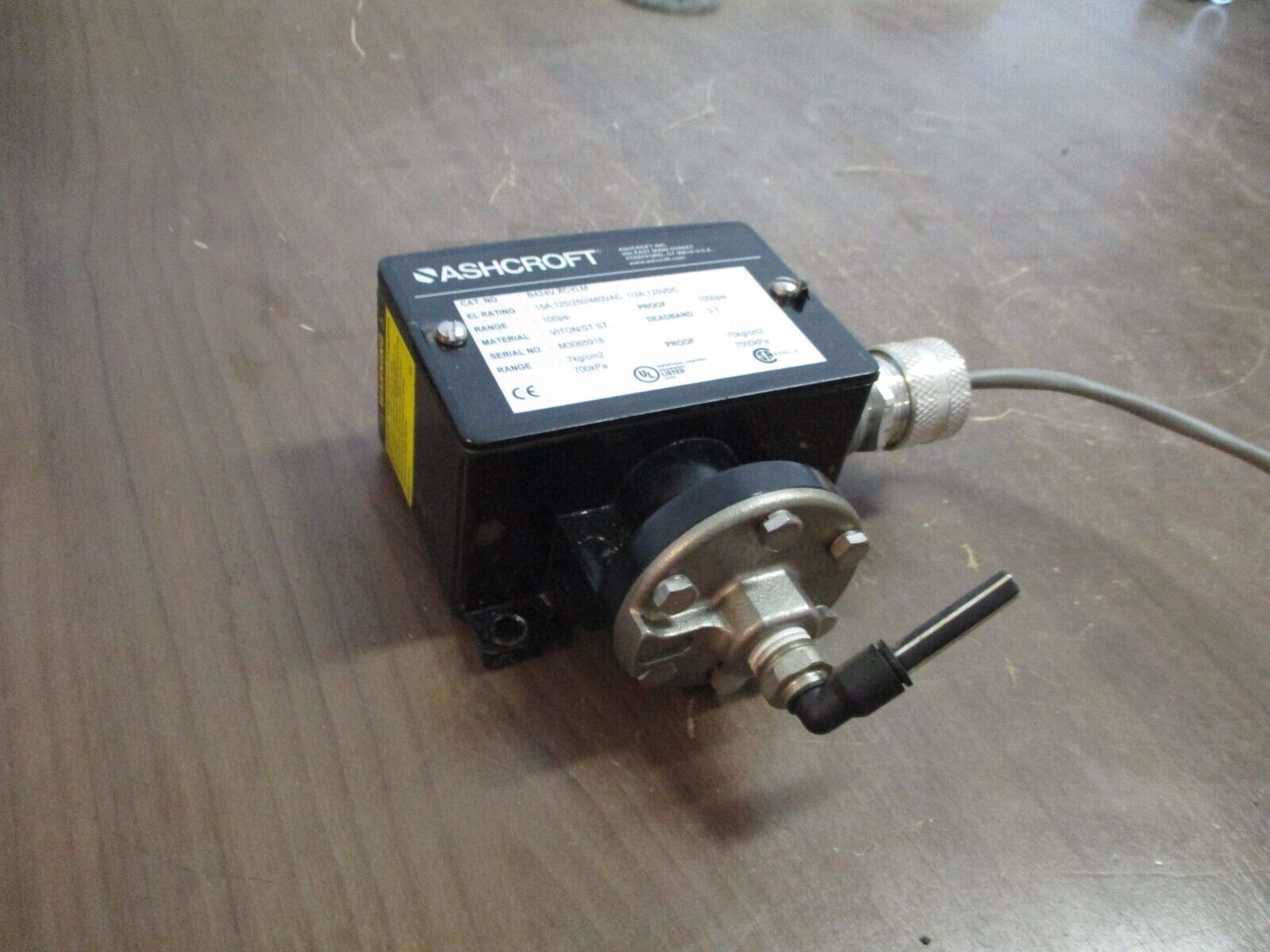 Ashcroft Pressure Switch B424V XCYLM Range: 100psi 15A 125/250/480VAC Used