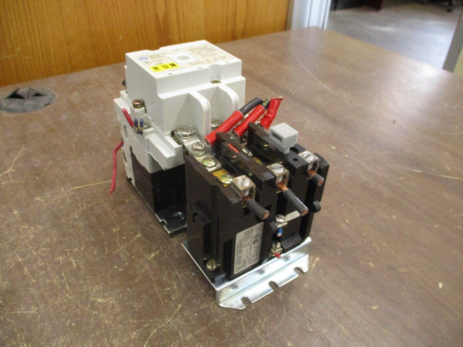 Westinghouse Starter A200M2CAC 45A 120V Coil *Chipped Corner* Used