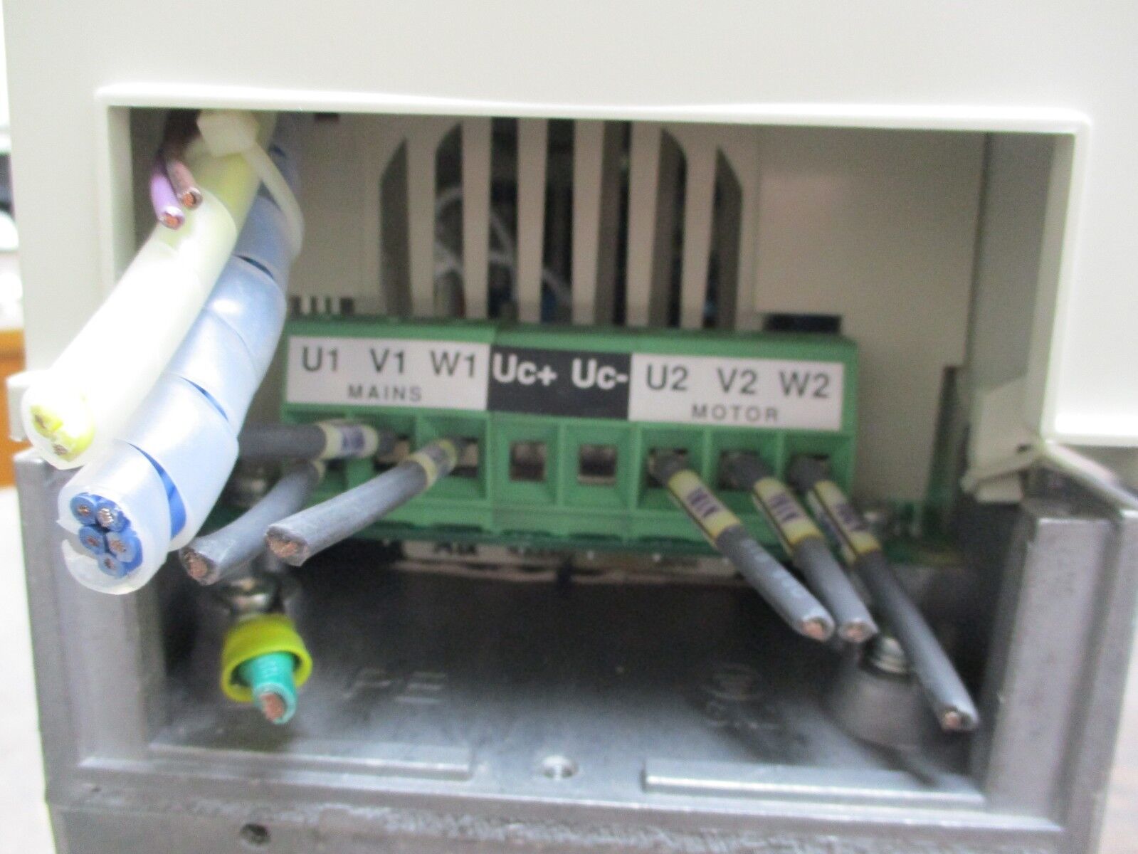 ABB ACH401 AC Drive ACH401C00632 7.5HP 3Ph *No Keypad* Used