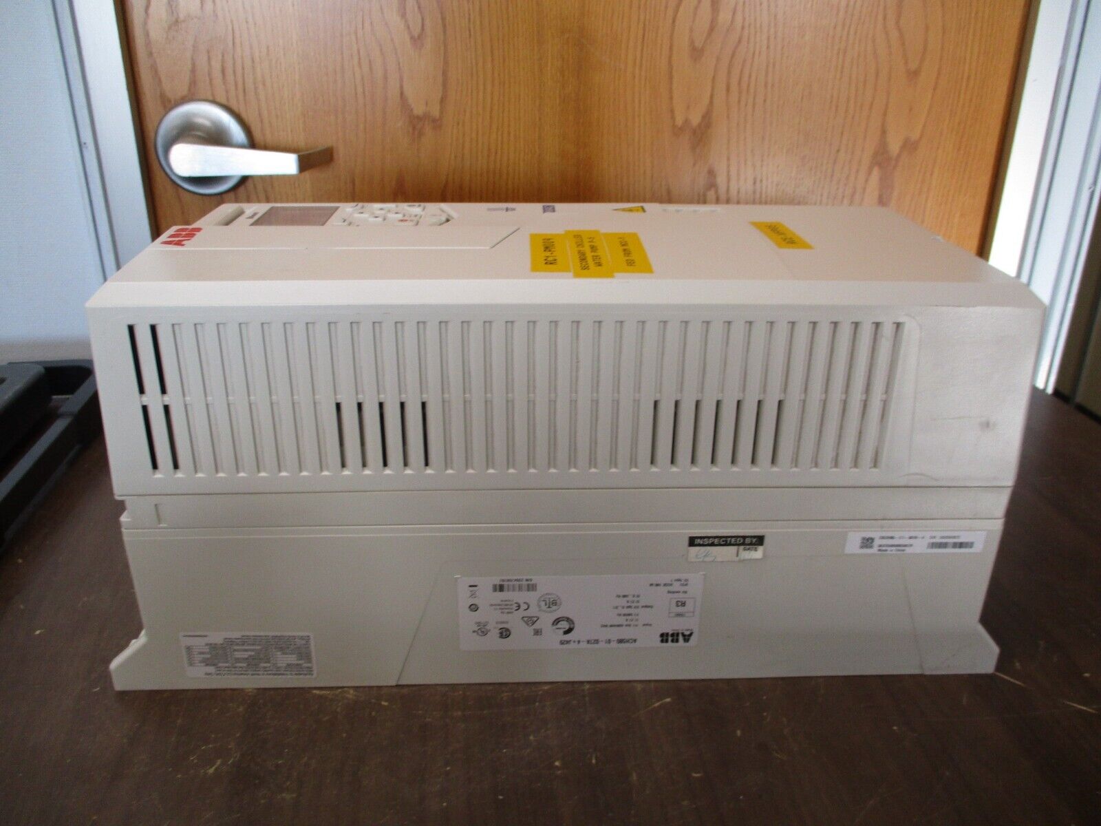 ABB ACH580 AC Drive ACH580-01-027A-4+J429 20HP 3Ph w/ Keypad Used