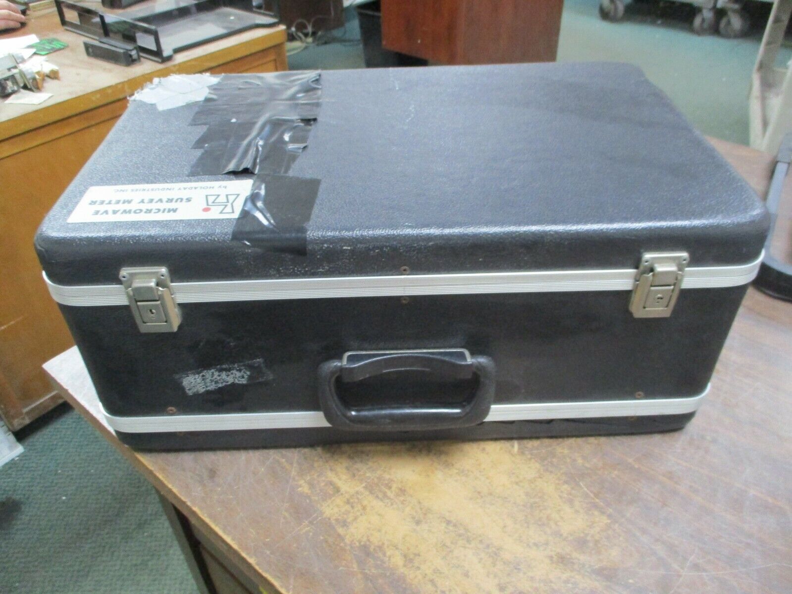 Holaday Industries Microwave Survey Meter HI-3002 *Cracked Carry Case* Used