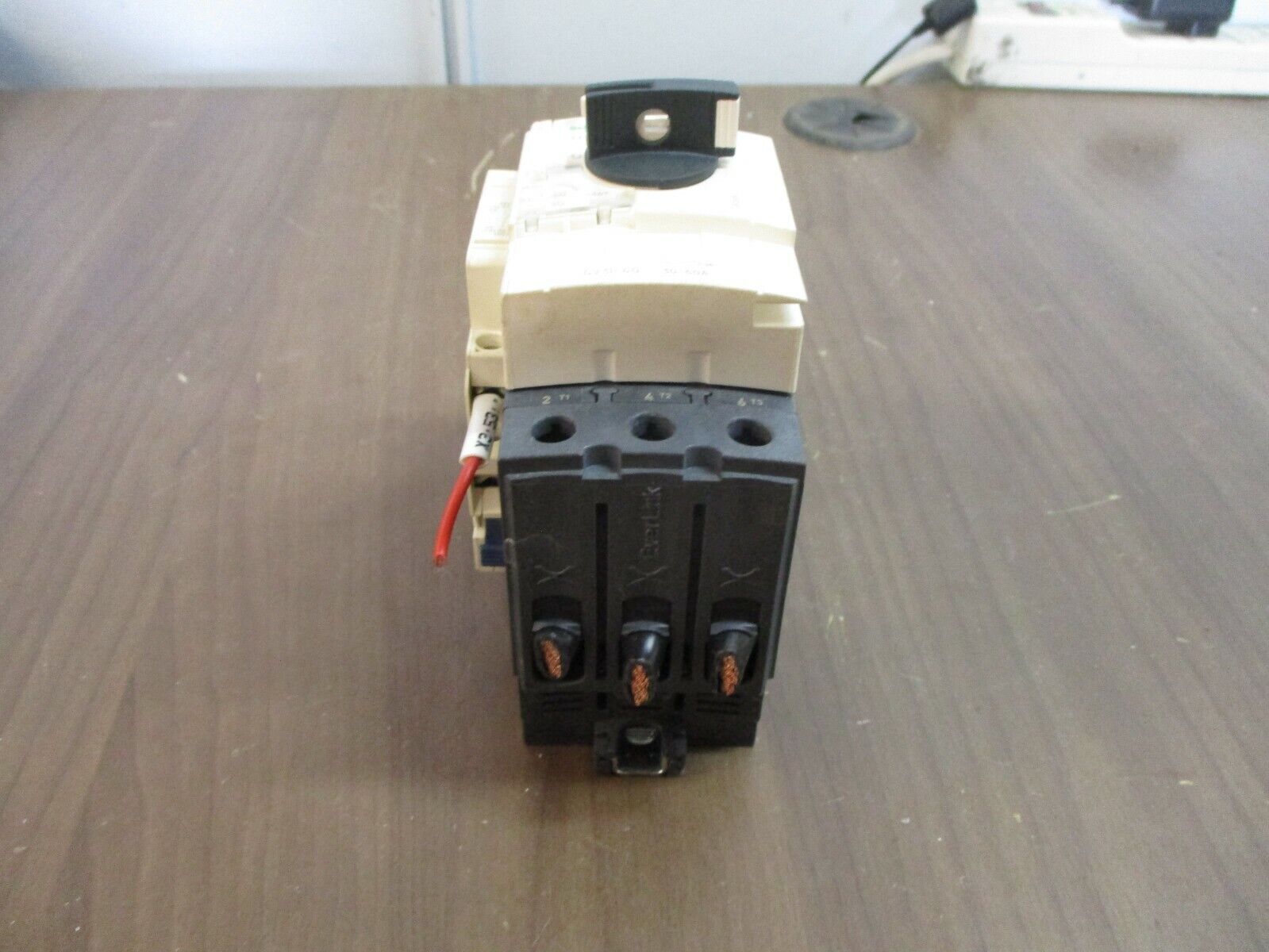 Schneider Electric Manual Starter GV3P 40 Trip: 30-40A w/ Aux Contact Used