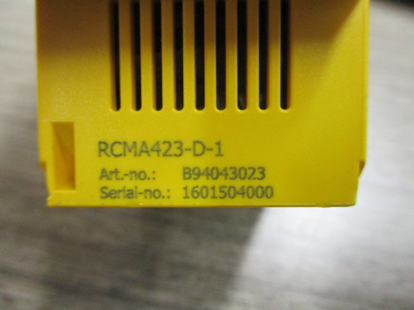 Bender Linetraxx Residual Current Monitor RCMA423-D-1 16-72 VAC Used
