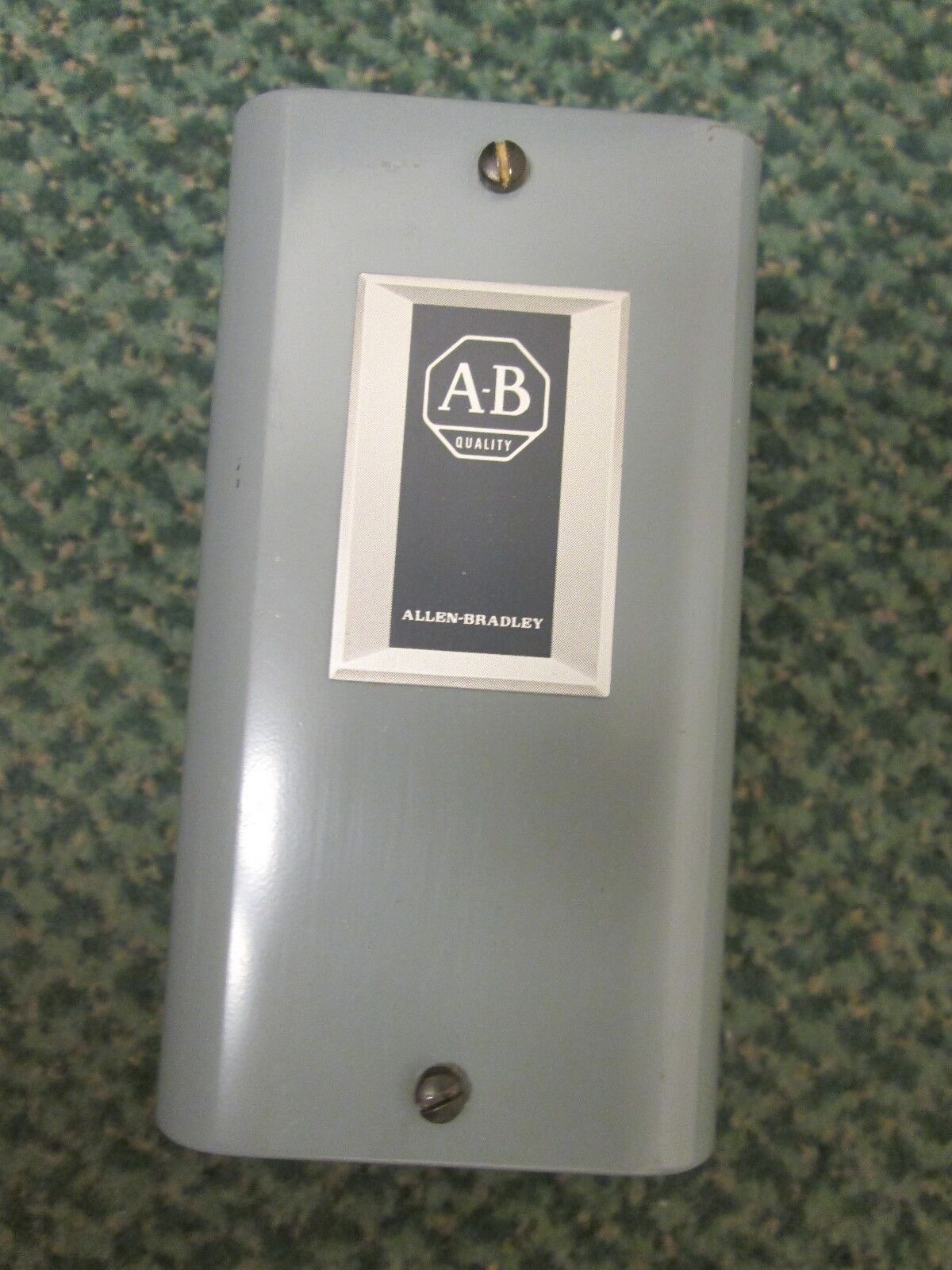 Allen-Bradley Control Relay w/ Enclosure 700-C111A20 / 700-C110A20 208V Used