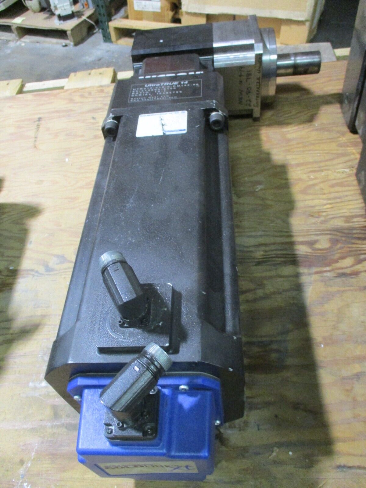 Kollmorgen Goldline XT AC Servo Motor w/ Gear MT726B2-S1C1 480V 3Ph 2300RPM Used