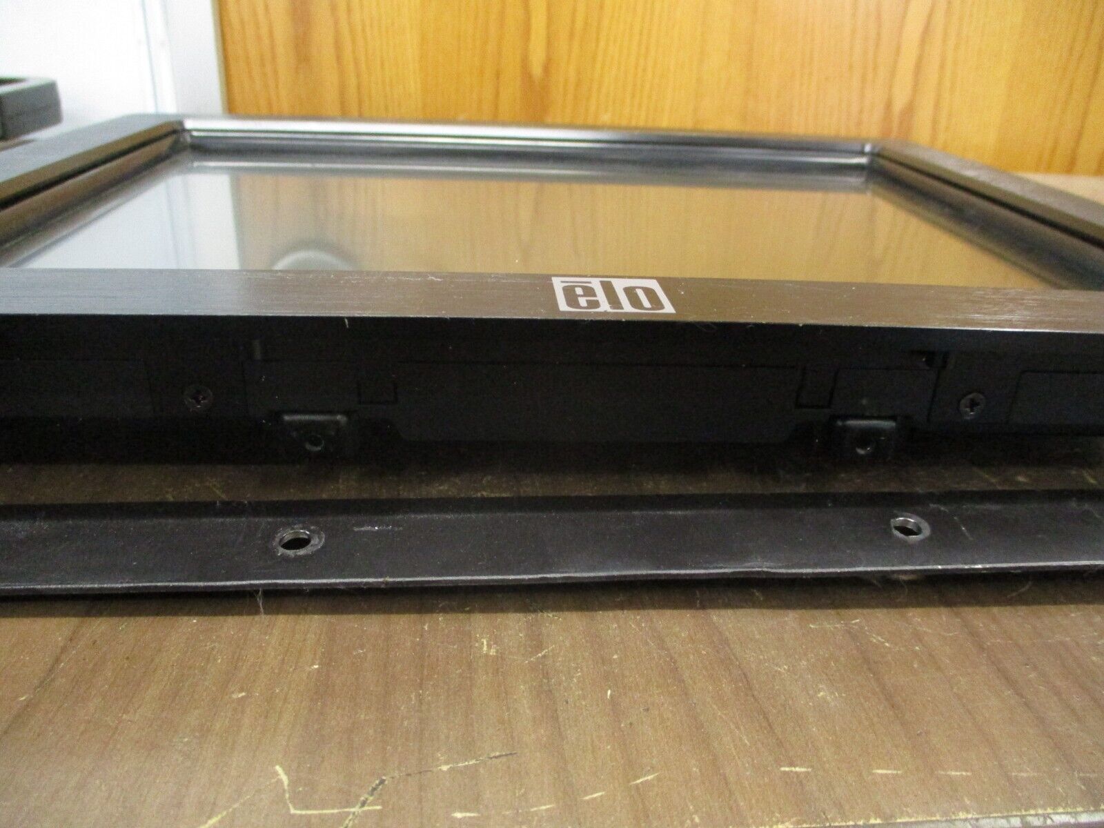 elo LCD Touch Screen Monitor ET1590L-8CWB-1-ST-NPB-G 12VDC 1.5A Used