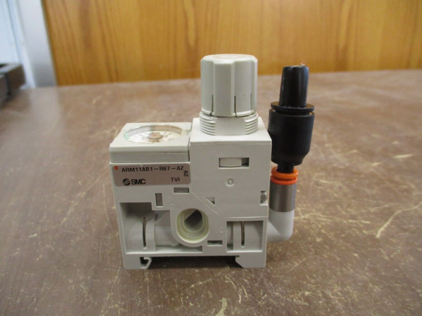 SMC Regulator ARM11AB1-R67-AZ Range: 0-150 PSI Used