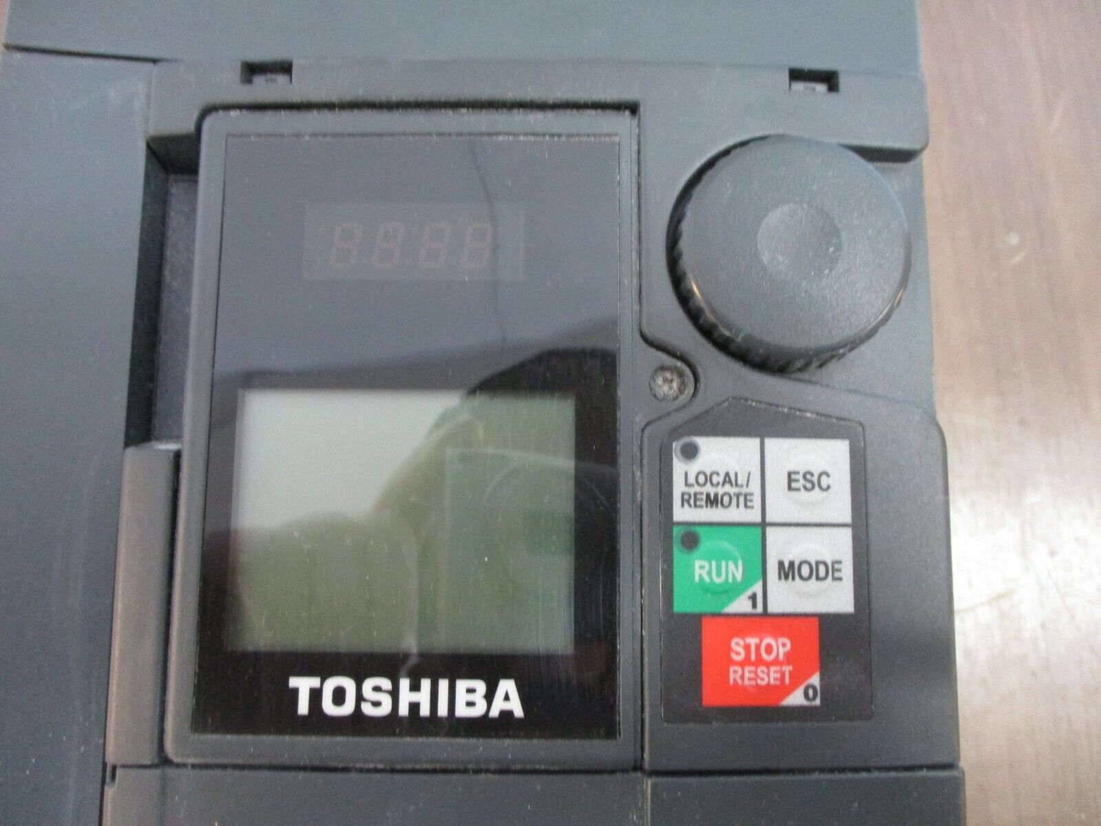 Toshiba Q9 Plus AC Drive VT130Q9+4080 7.5HP 3Ph w/ Keypad *Chipped Plastic* Used