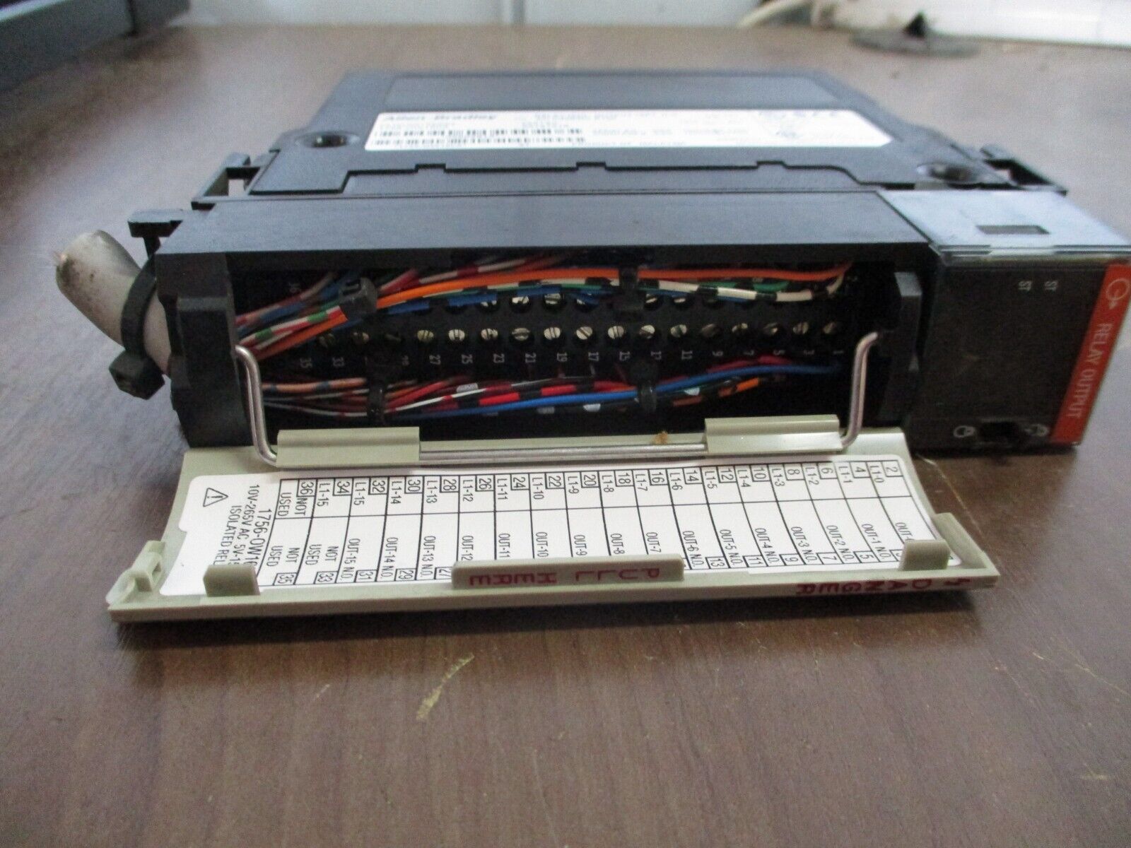 Allen-Bradley Relay Isolated Output Module 1756-OW16I Ser. A 16PT N.O.