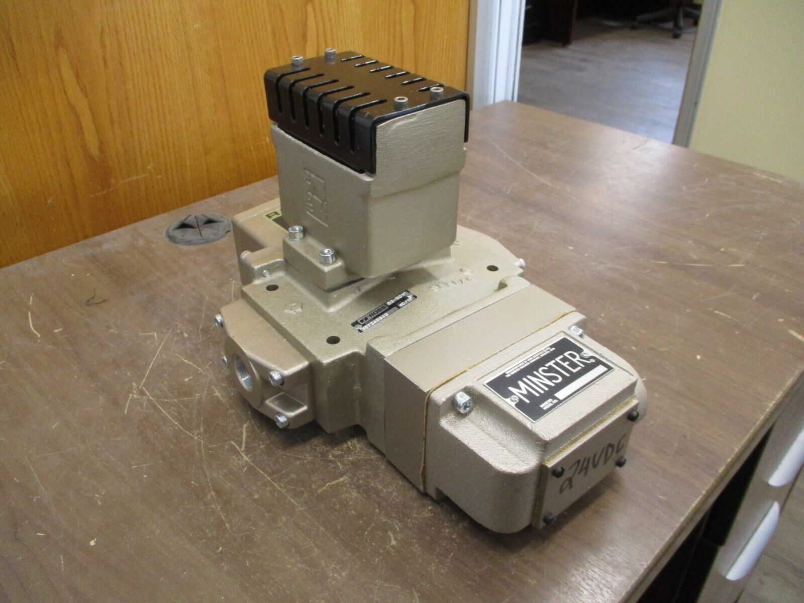 Ross Solenoid Valve 3573A5949 Minster Coil: 250-0247 Used