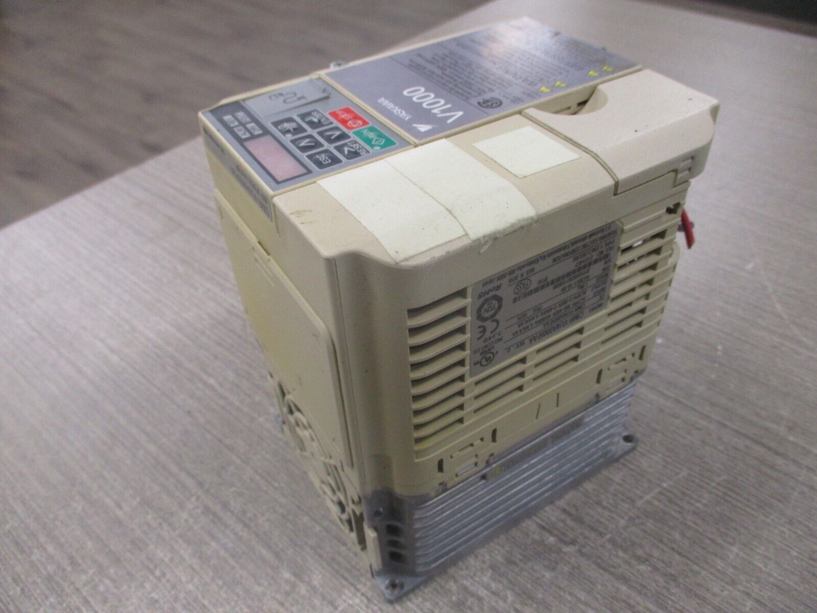 Yaskawa V1000 AC Drive CIMR-VU4A0005FAA Rev.D 3HP 3Ph Input: Output: Used