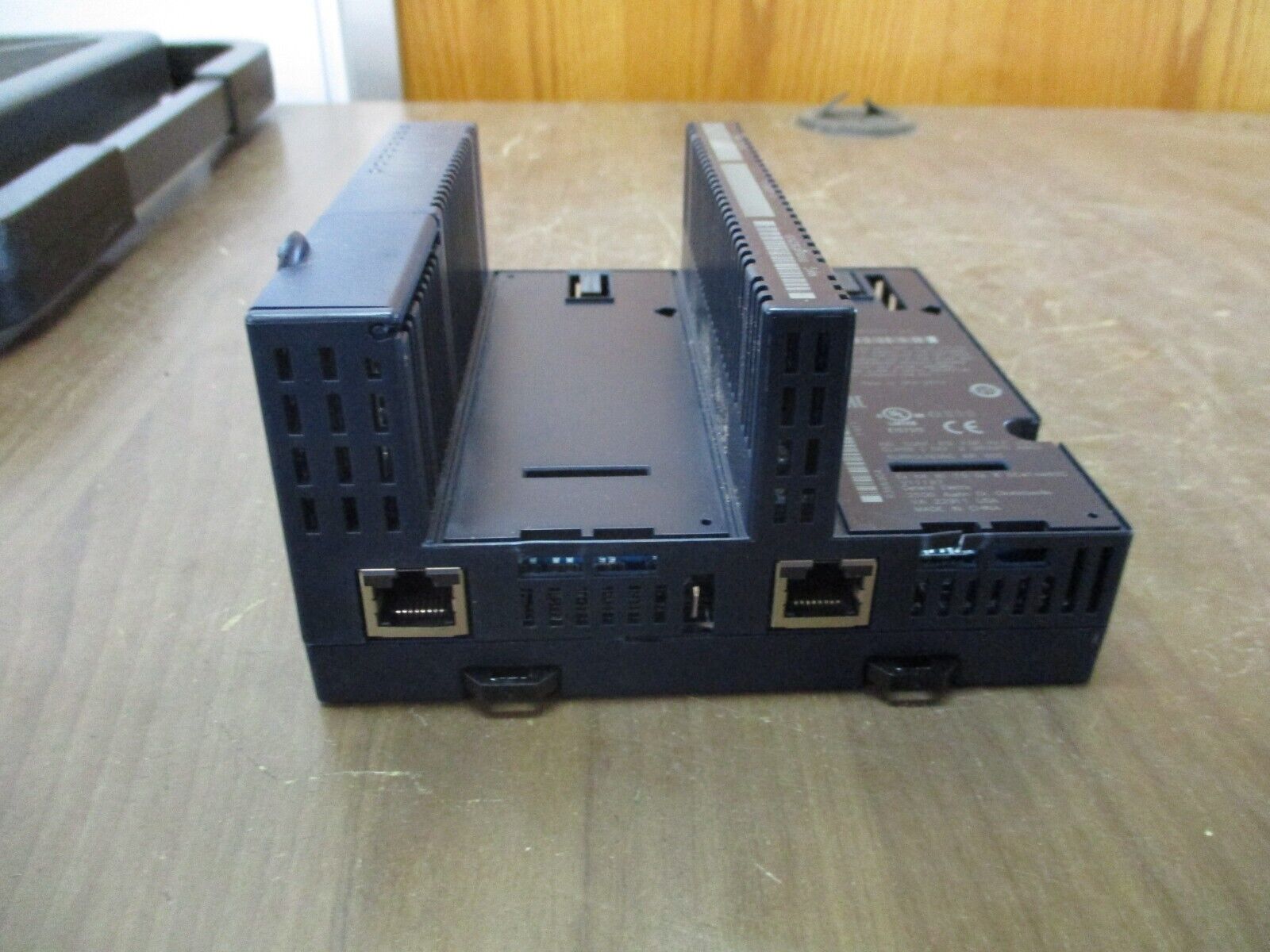 GE VersaMax Remote I/O Unit IC200PNS001-AC For Hazardous Locations *Broken Vent*