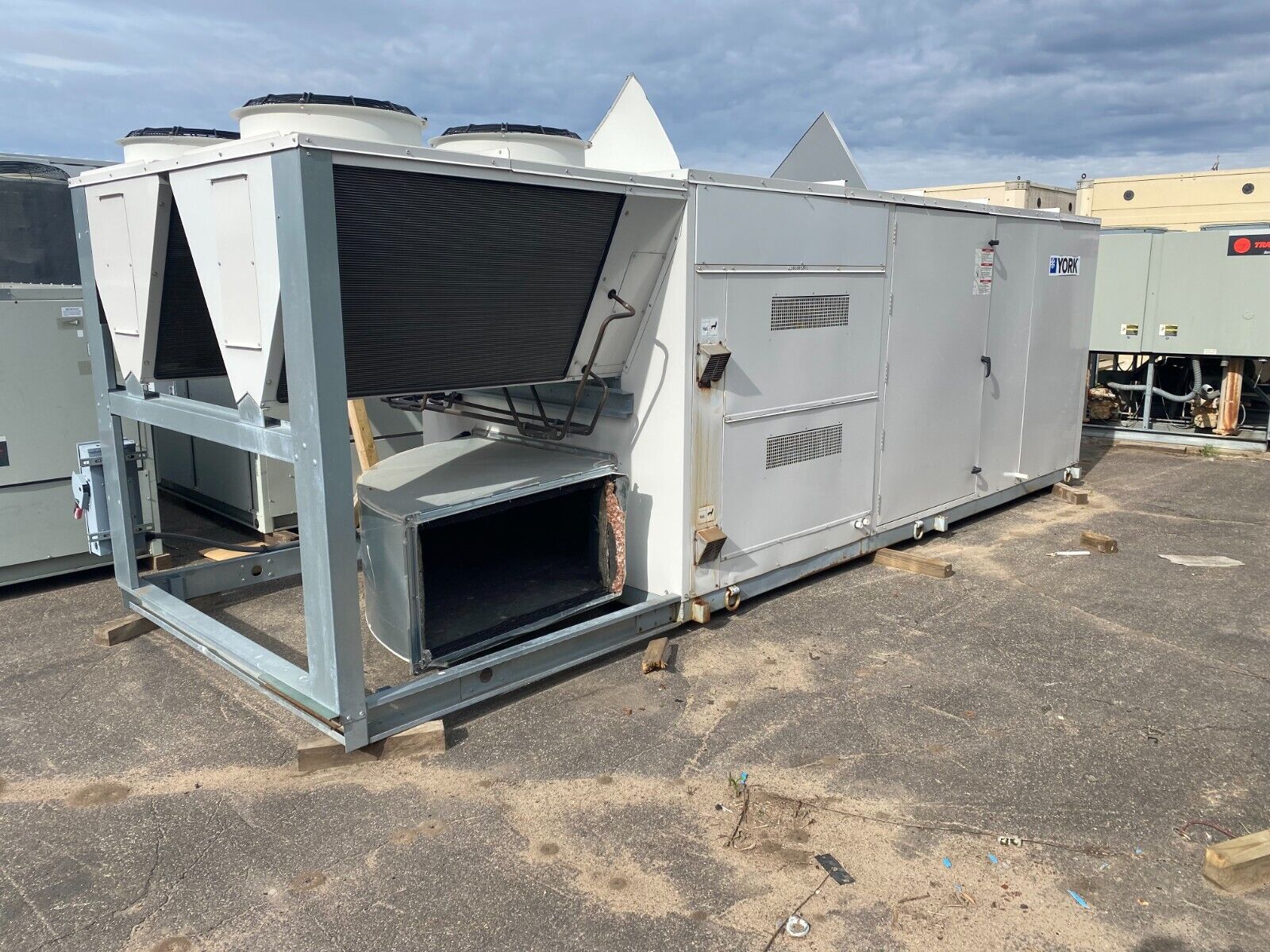 York Dedicated Outdoor Air Unit 40 Ton 8,000CFM 460V 3PH MFD 2019 Used