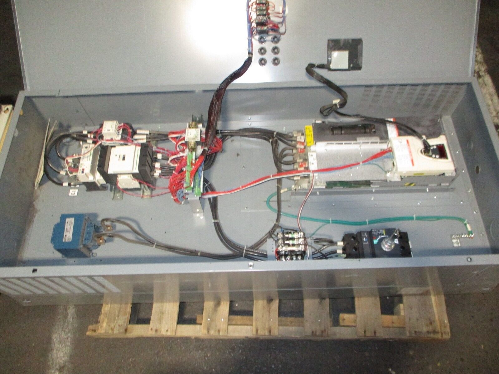 Square D E-Flex Altivar AC Drive w/ Bypass 8839 EFDQG4VY Ser. B 60HP 3Ph Used