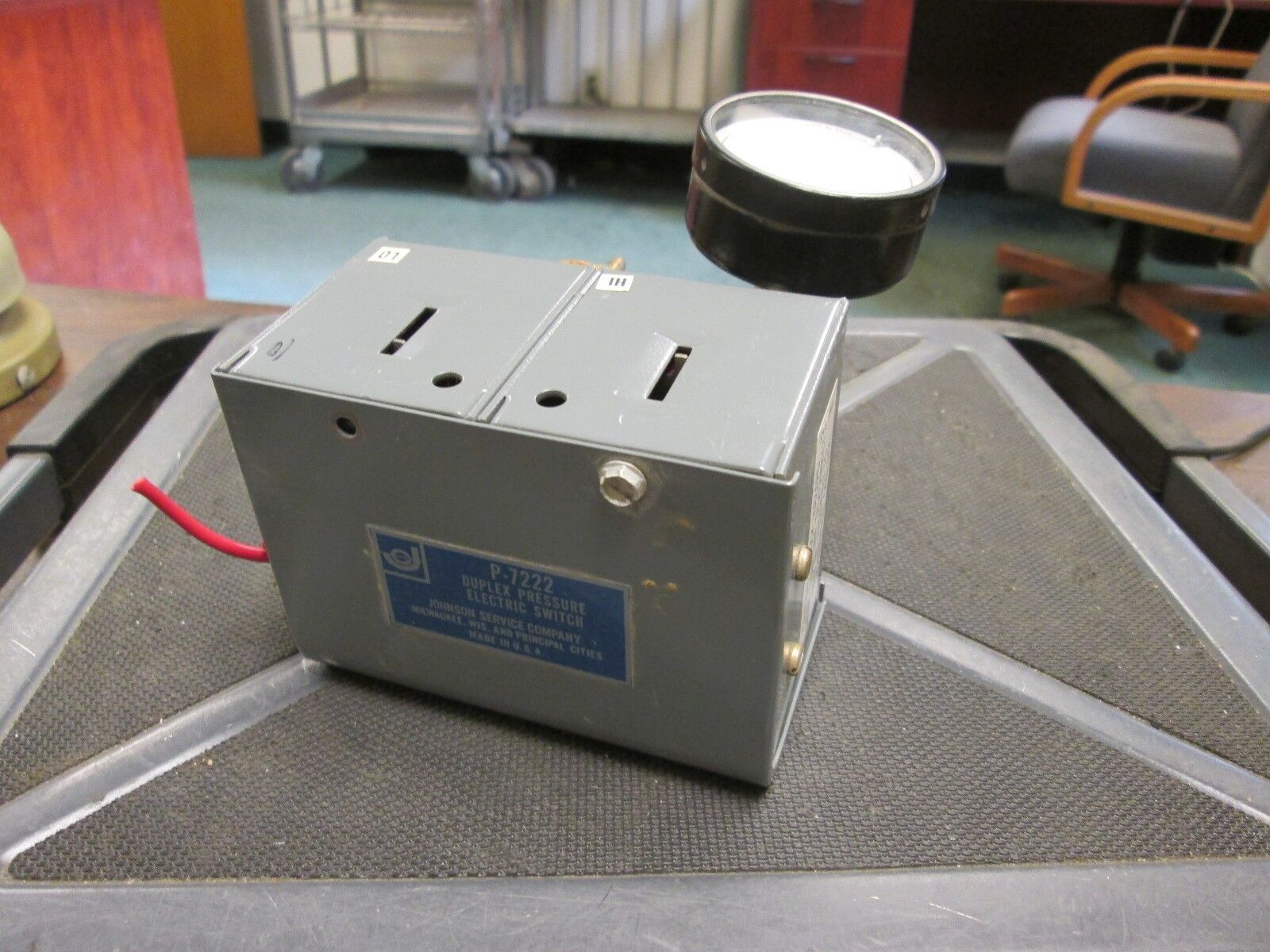 Johnson Service Co. Duplex Pressure Electric Switch P-7222
