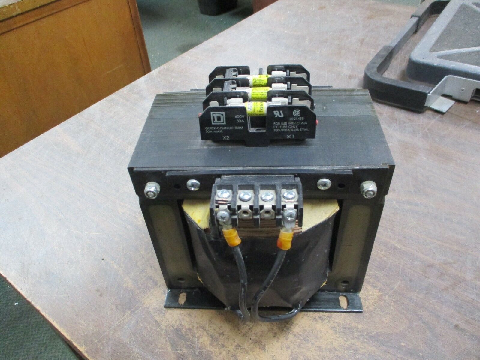 Square D Transformer 9070TF2000D1 2KVA Pri: 240/480V Sec: 120V 50/60Hz Used