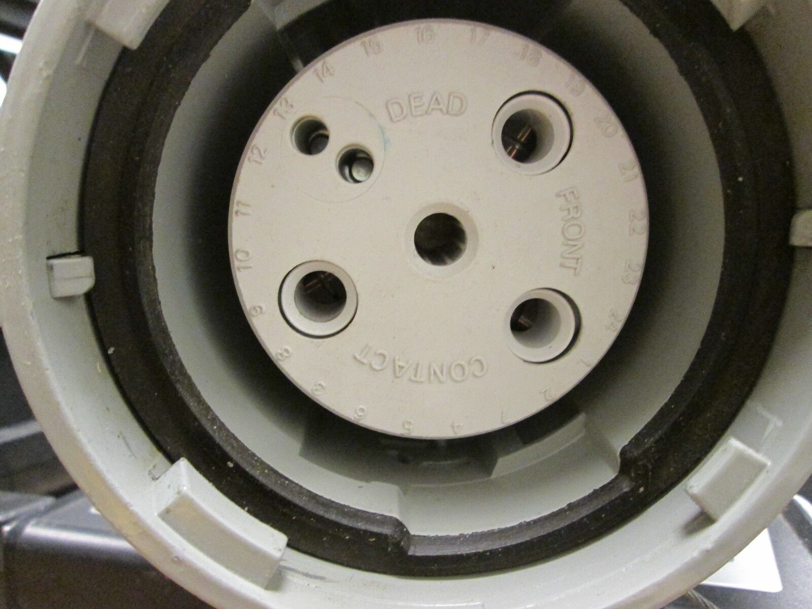 Meltric Receptacle w/ Base DSM6 60A 600V 3P 4W