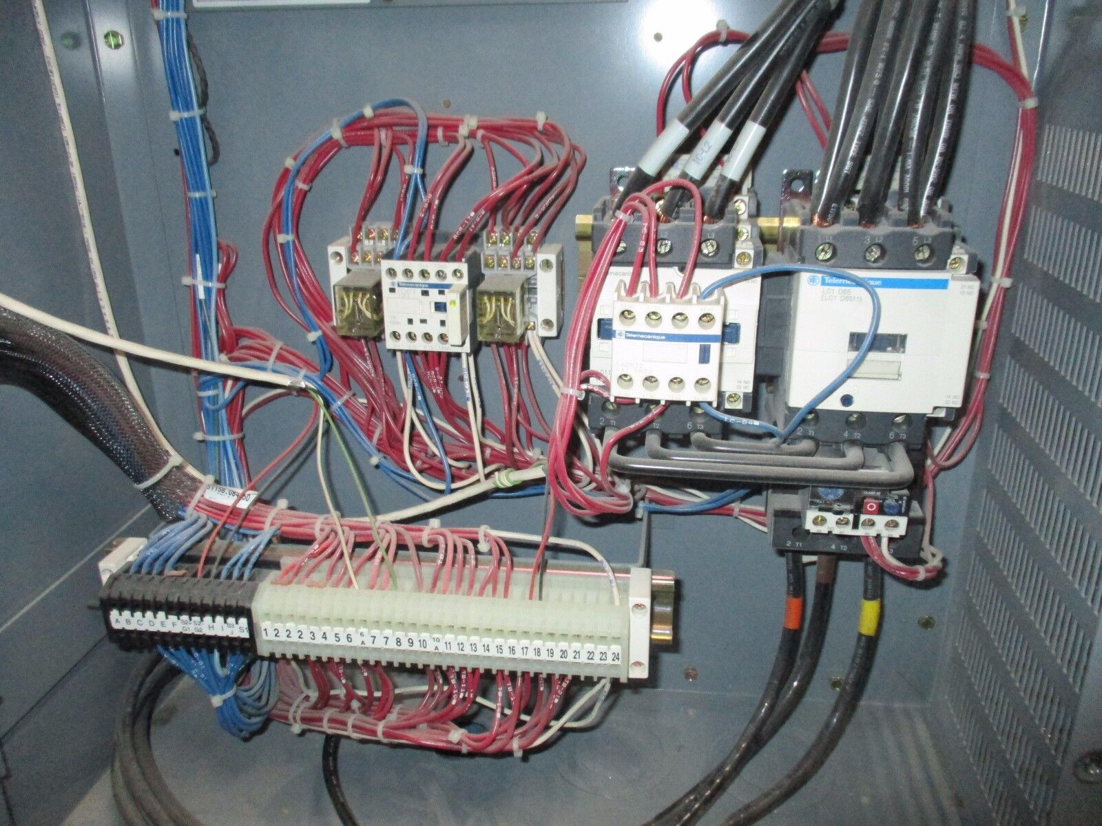 Square D Econoflex Altivar AC Drive 8839 58ENG4VY 40Hp 3Ph Used