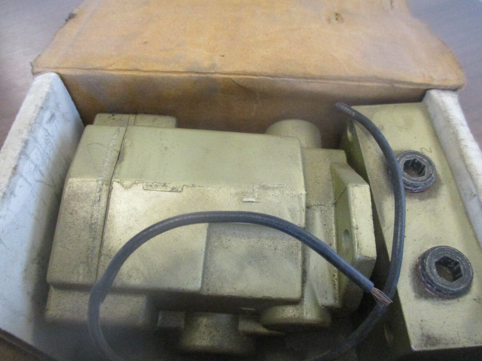 Ross Solenoid Valve 1616C2322 110-120V 50/60Hz New Surplus