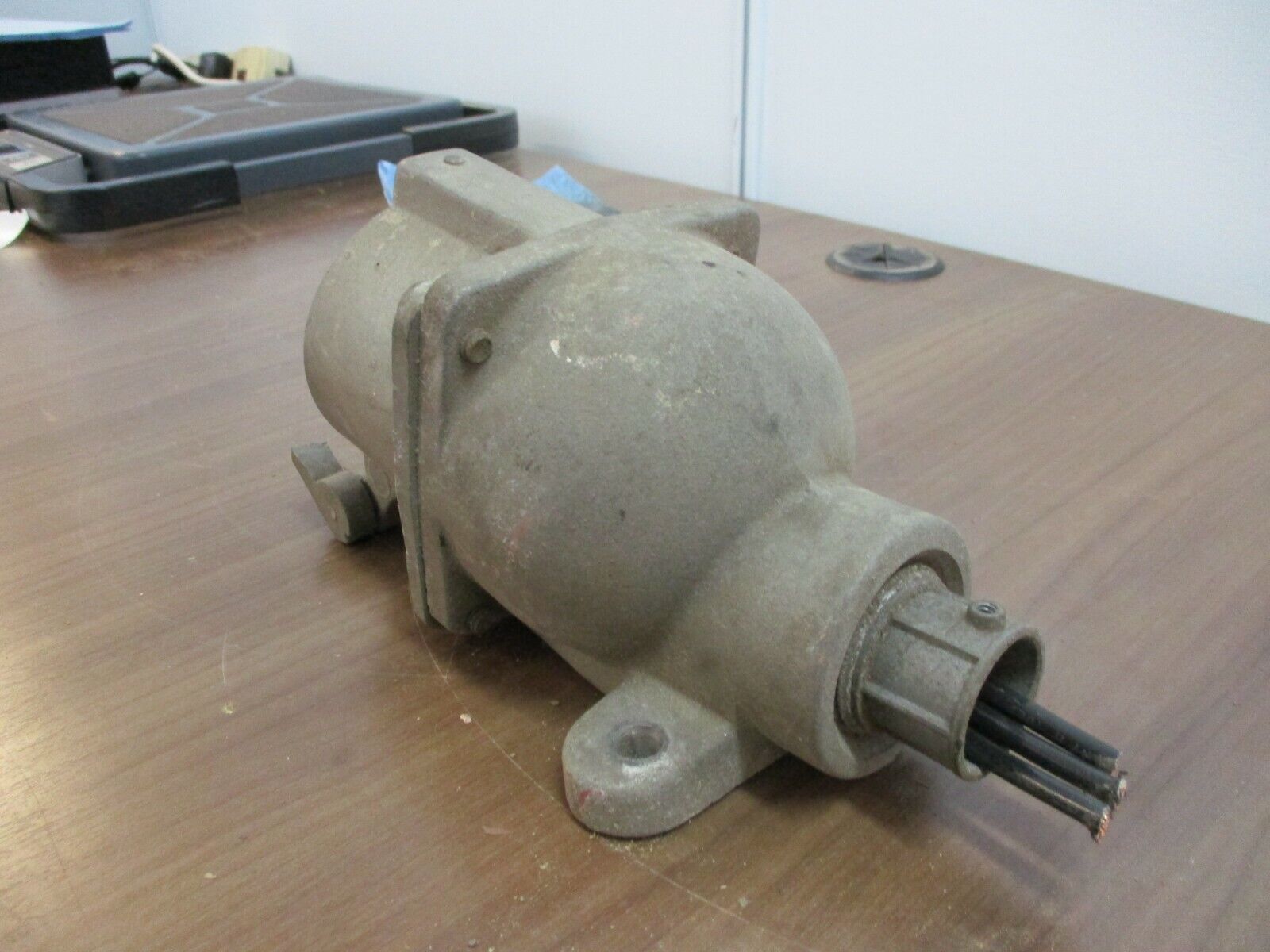 Pyle National Receptacle w/Base 322-RA-4 60A 600V 3P 4W *No Cover* Used