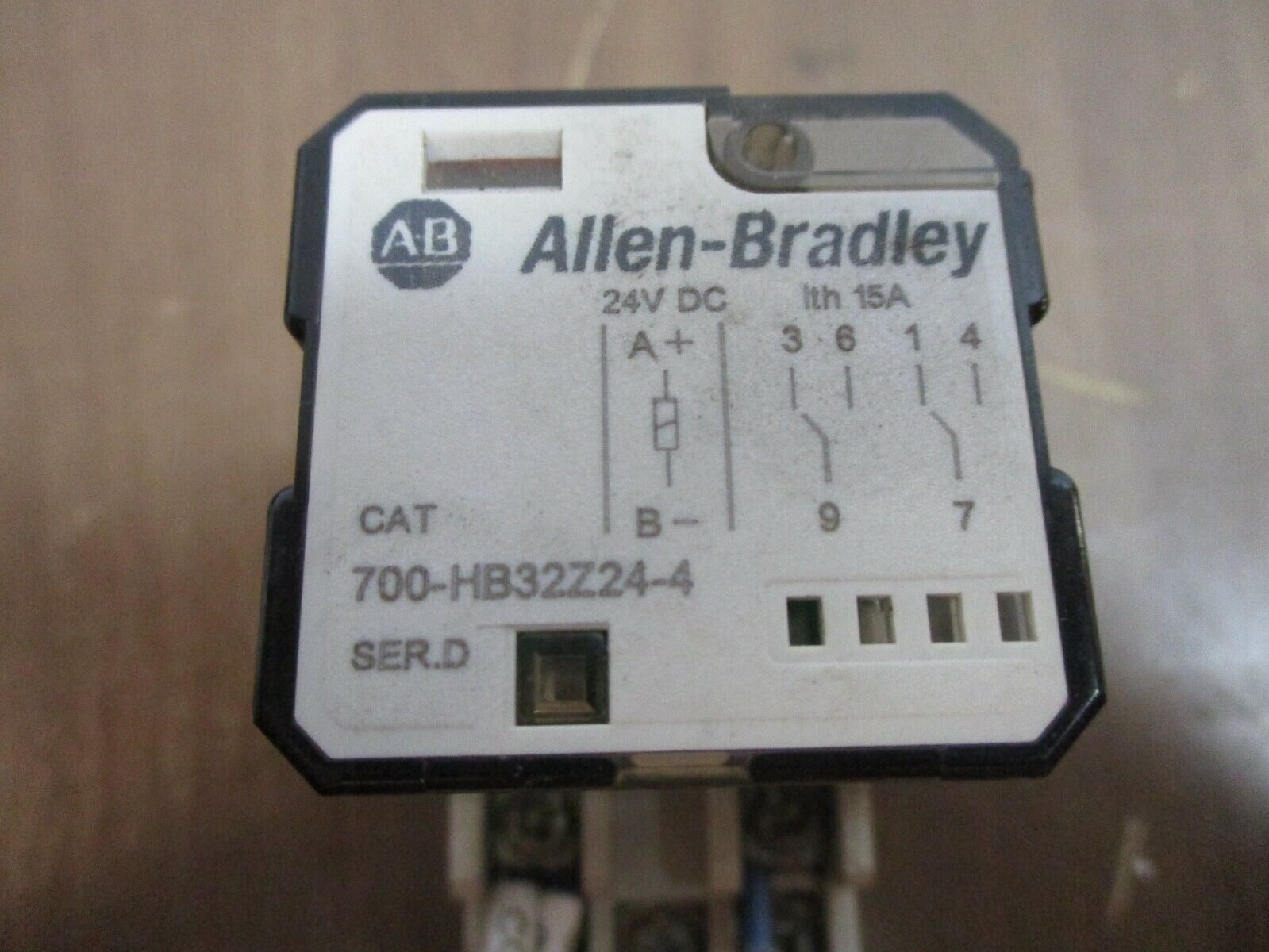 Allen-Bradley Relay 700-HB32Z24-4 Ser. D 24VDC w/ Base *Lot of 2* Used