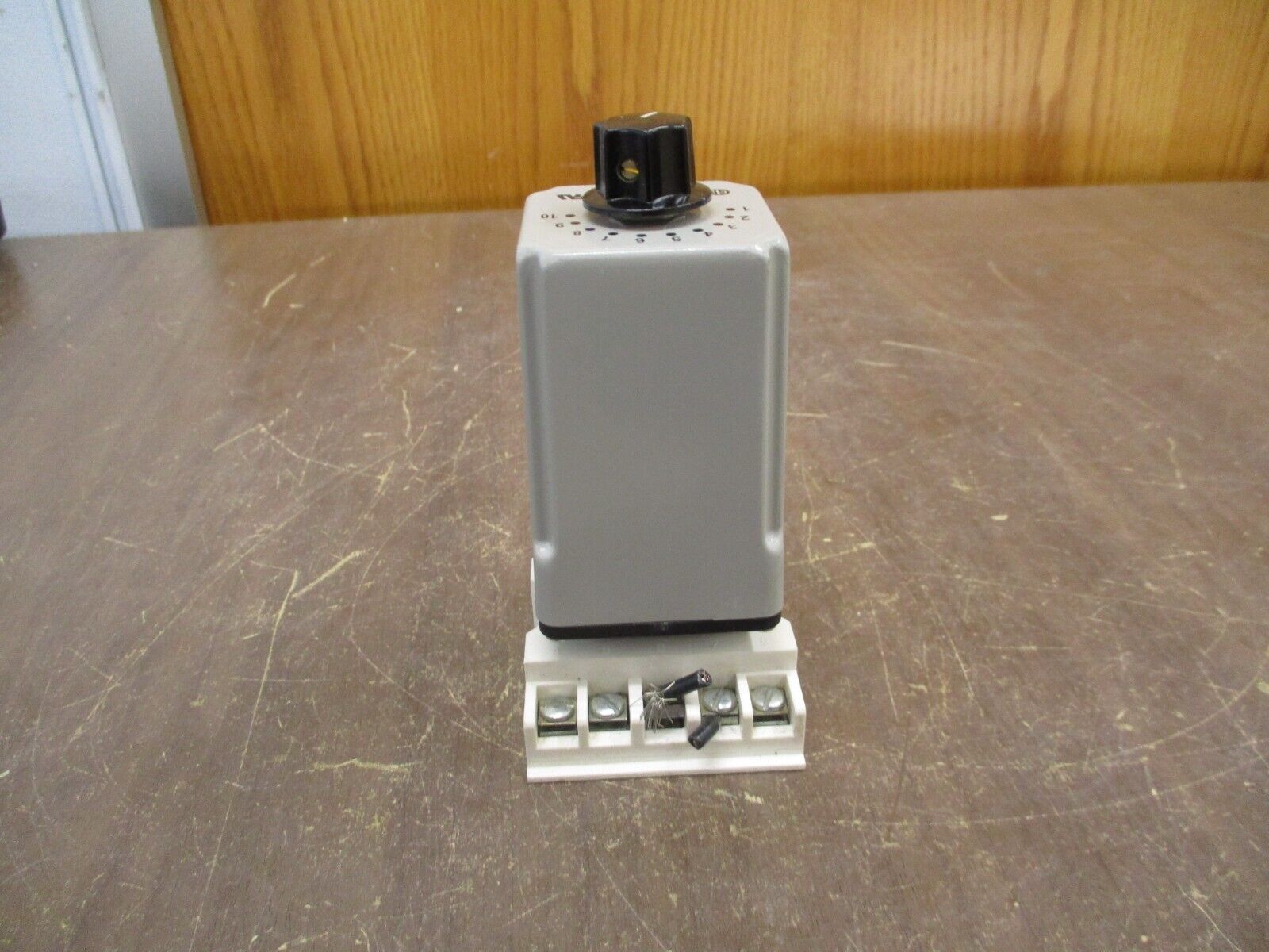 Time Mark Signaline Release Delay Relay 331-120V-180S w/ Base Used