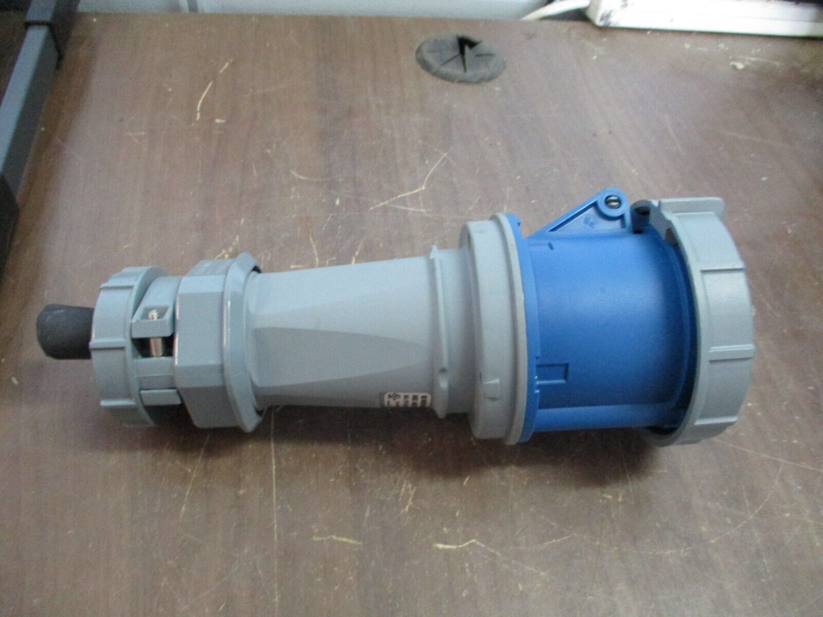 Mennekes Connector ME 460C9W 60A 250V 3P 4W. Used.