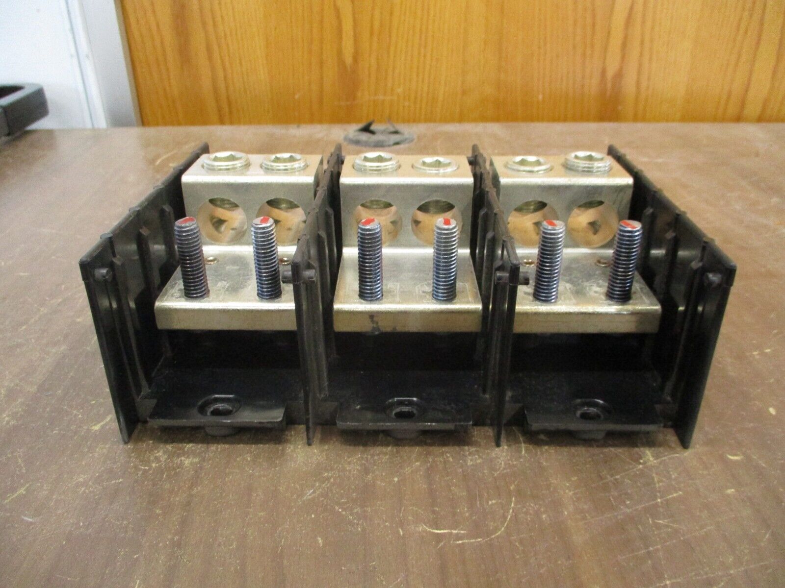 Buss Power Distribution Block 16582-3 760A 600V 3P Load (2): 3/8-STUD Used