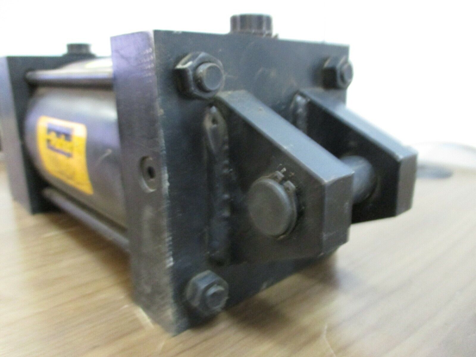 Parker Series 2A Air Cylinder 04.00 BB2AU182AC 5.000 250 PSI Used