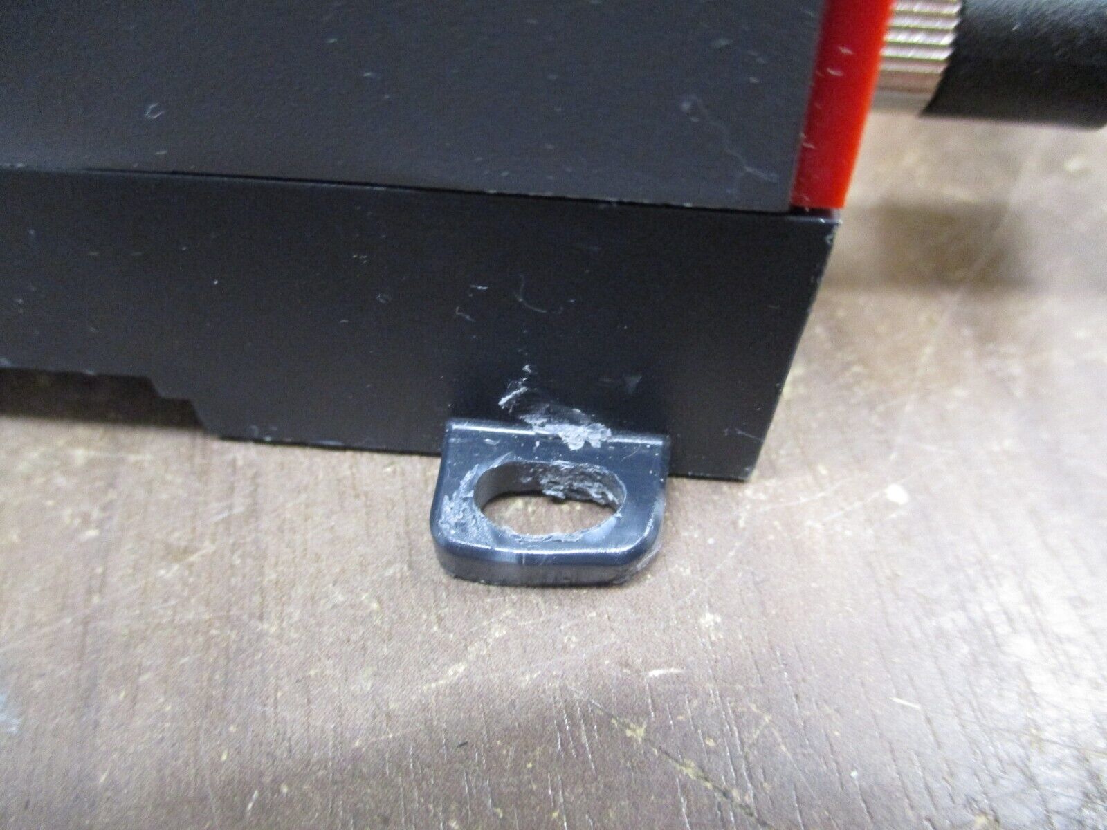 Honeywell Controller 12977 OS#: 32300323-001 *Damaged Mounting Foot* Used