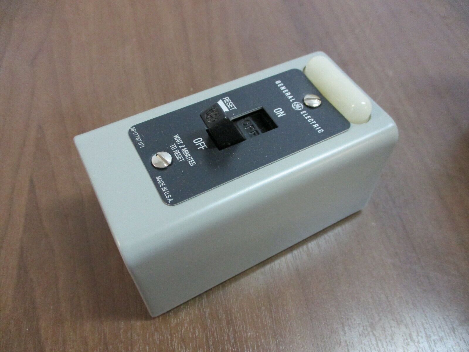 GE, manual starter, Part #: CR101Y11 115/230V, 25-60Hz, 1P, New Surplus