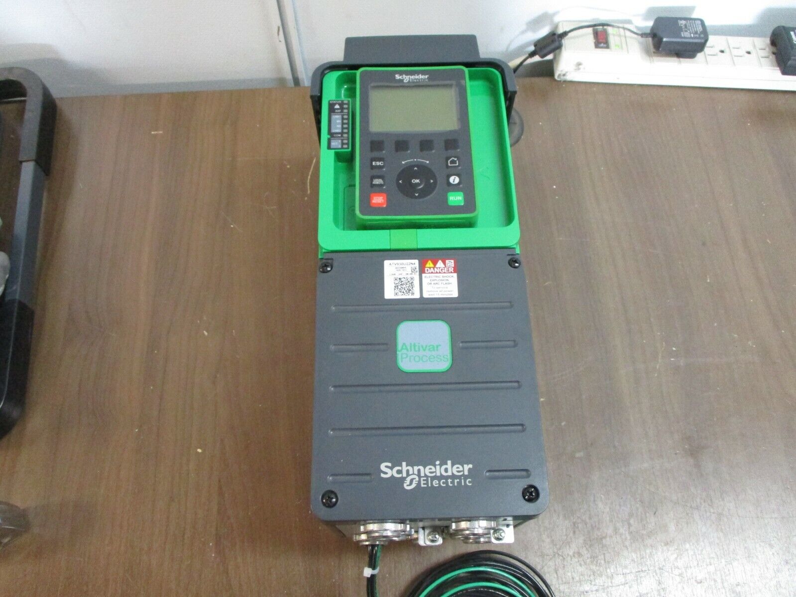 Schneider Electric Altivar 930 AC Drive ATV930U22N4 3HP 3Ph w/ Keypad Used