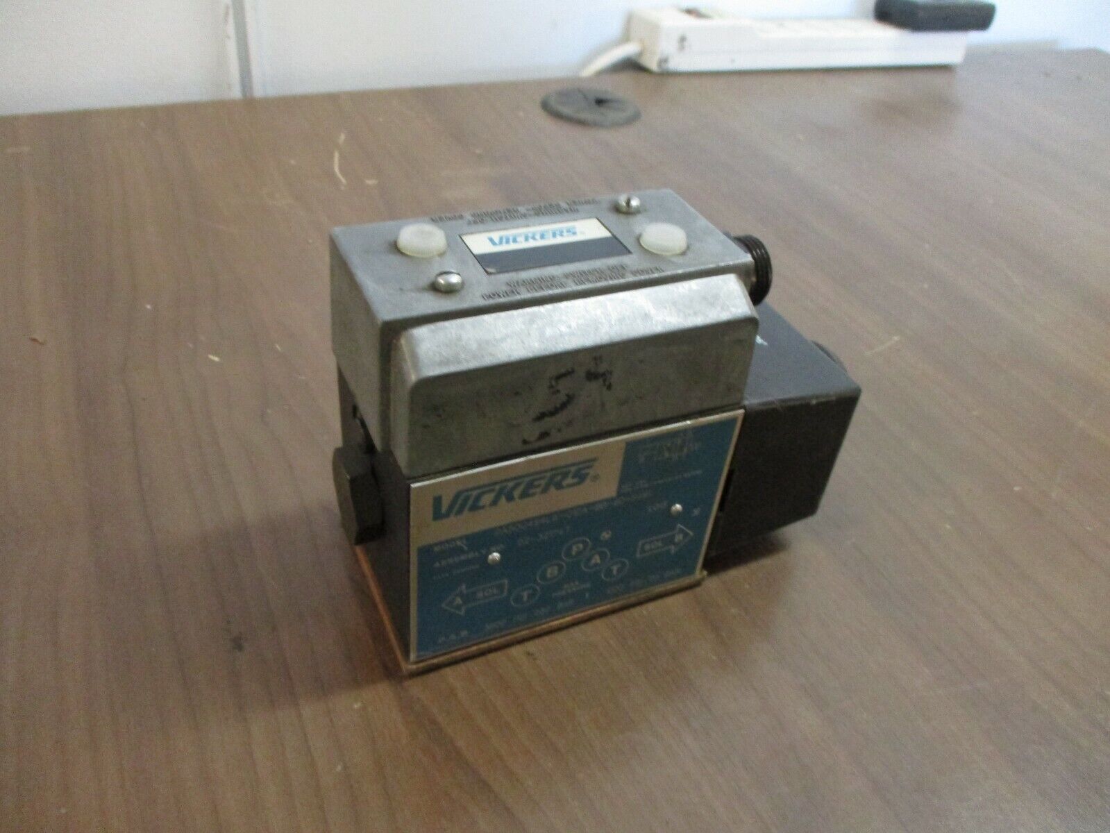 Vickers Directional Control Valve PA5DG4S4LW-012A-BB-60-S491 P, A, B: 3600PSI