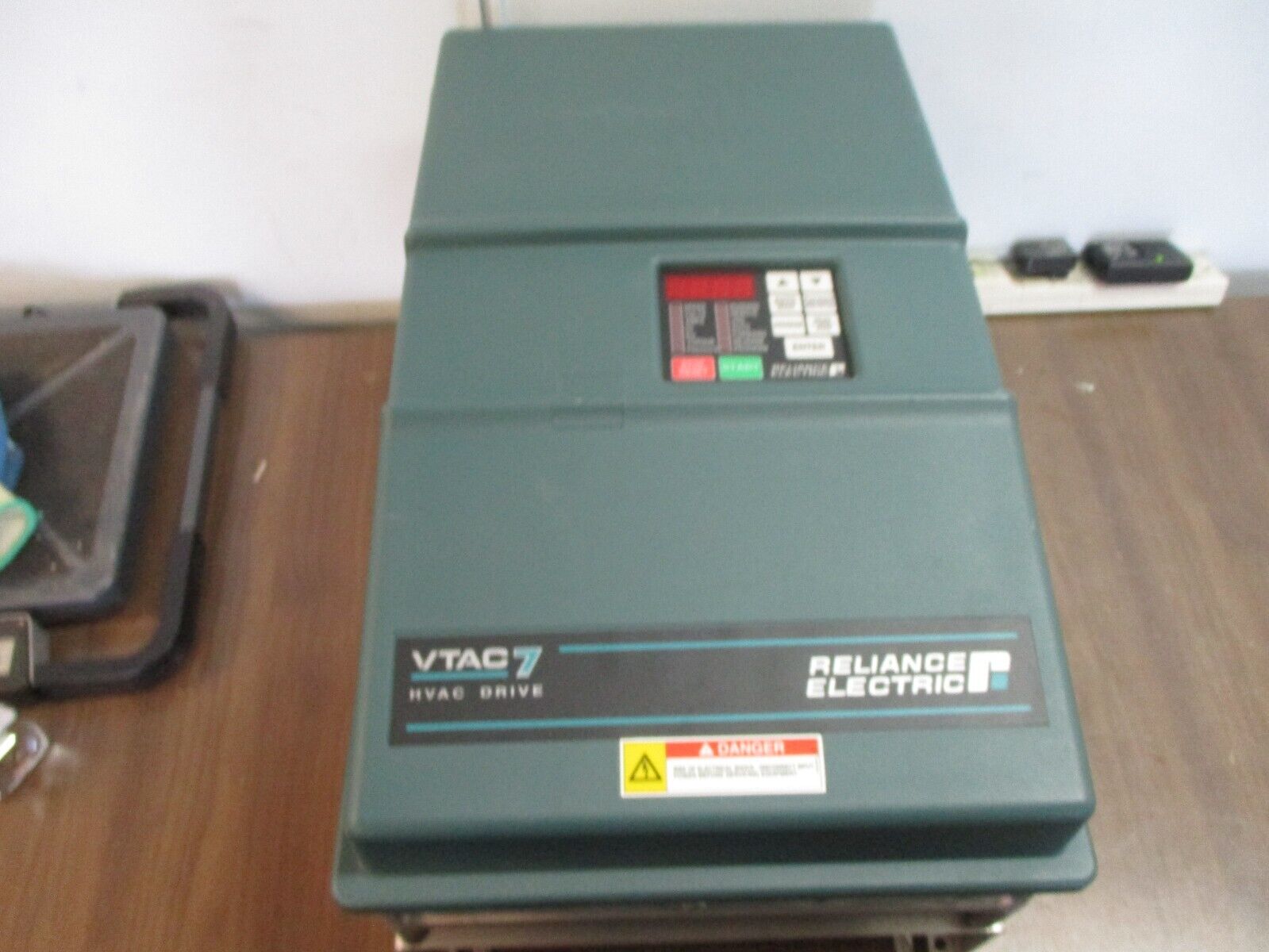 Reliance VTAC 7 GV3000/SE AC Drive 40V4260 40HP Type 12 Enclosure Used