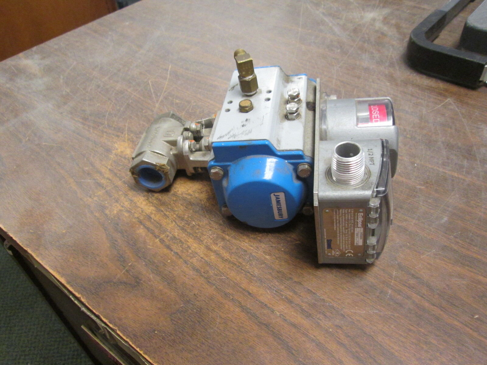 Stone L Eclipse Quartz Valve w/ Actuator EN33C02KA 0.3A 8-125VDC Used